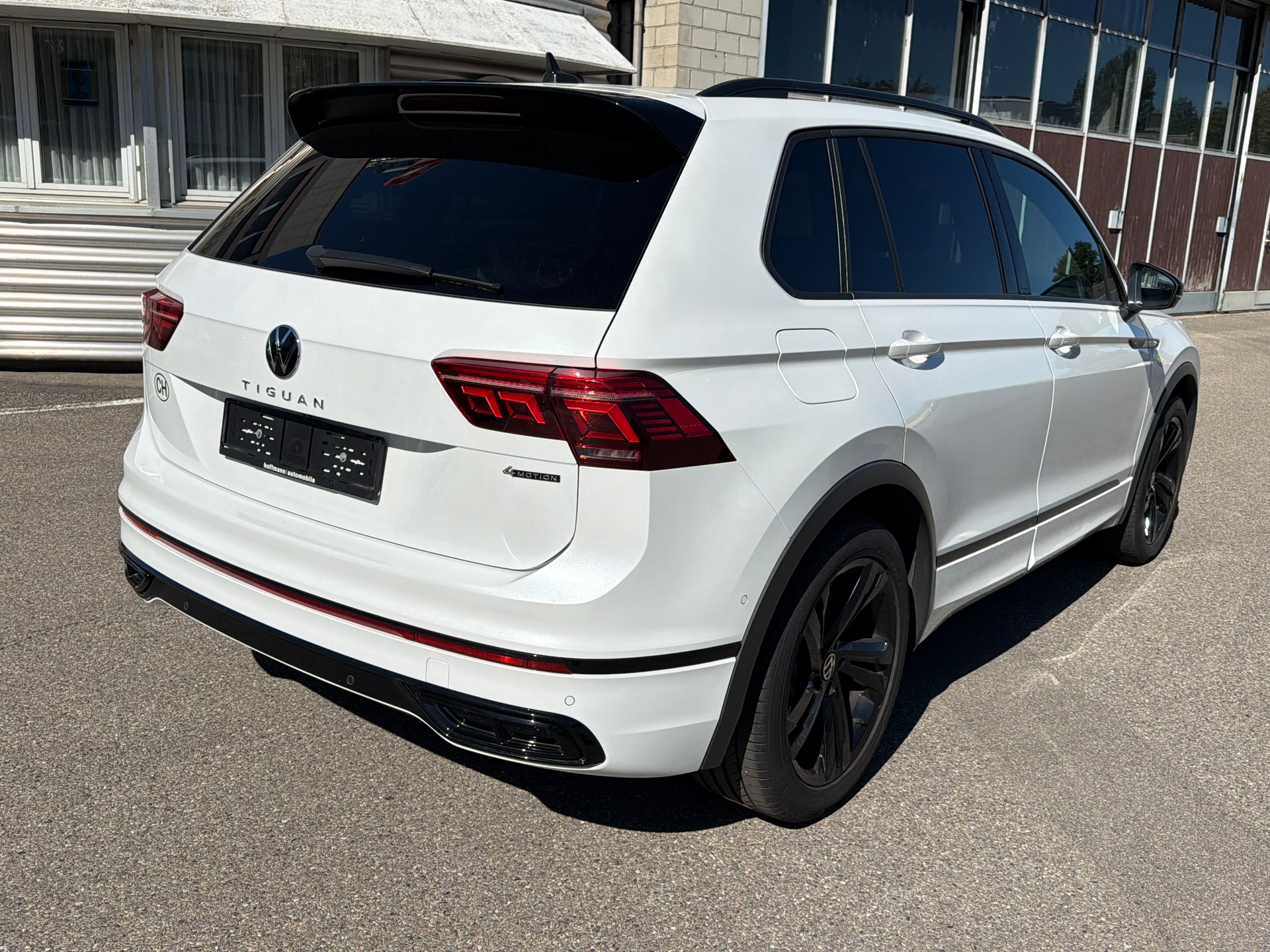 VW Tiguan 2.0 TDI SCR R-Line 4Motion DSG-image-3
