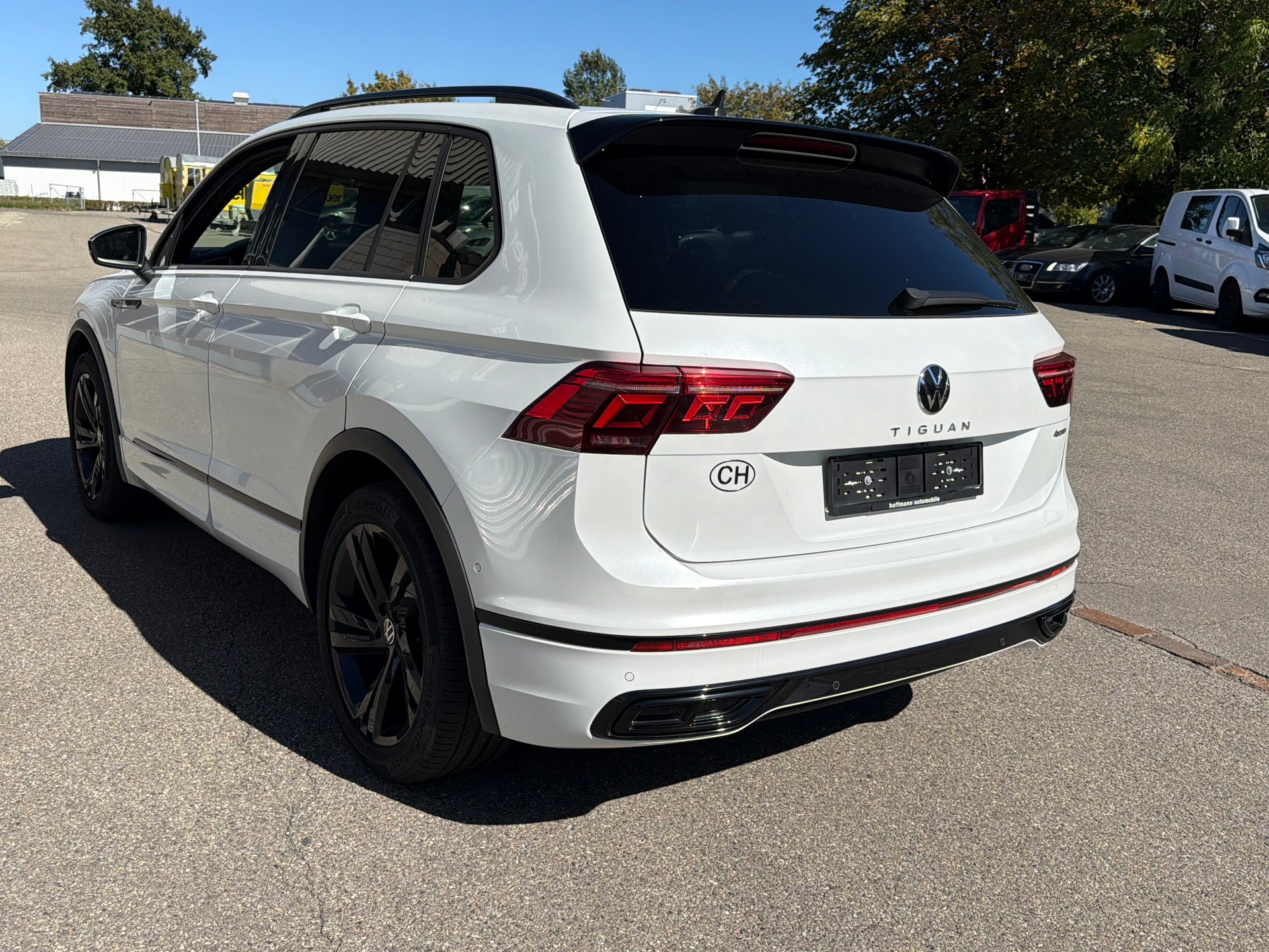 VW Tiguan 2.0 TDI SCR R-Line 4Motion DSG-image-4