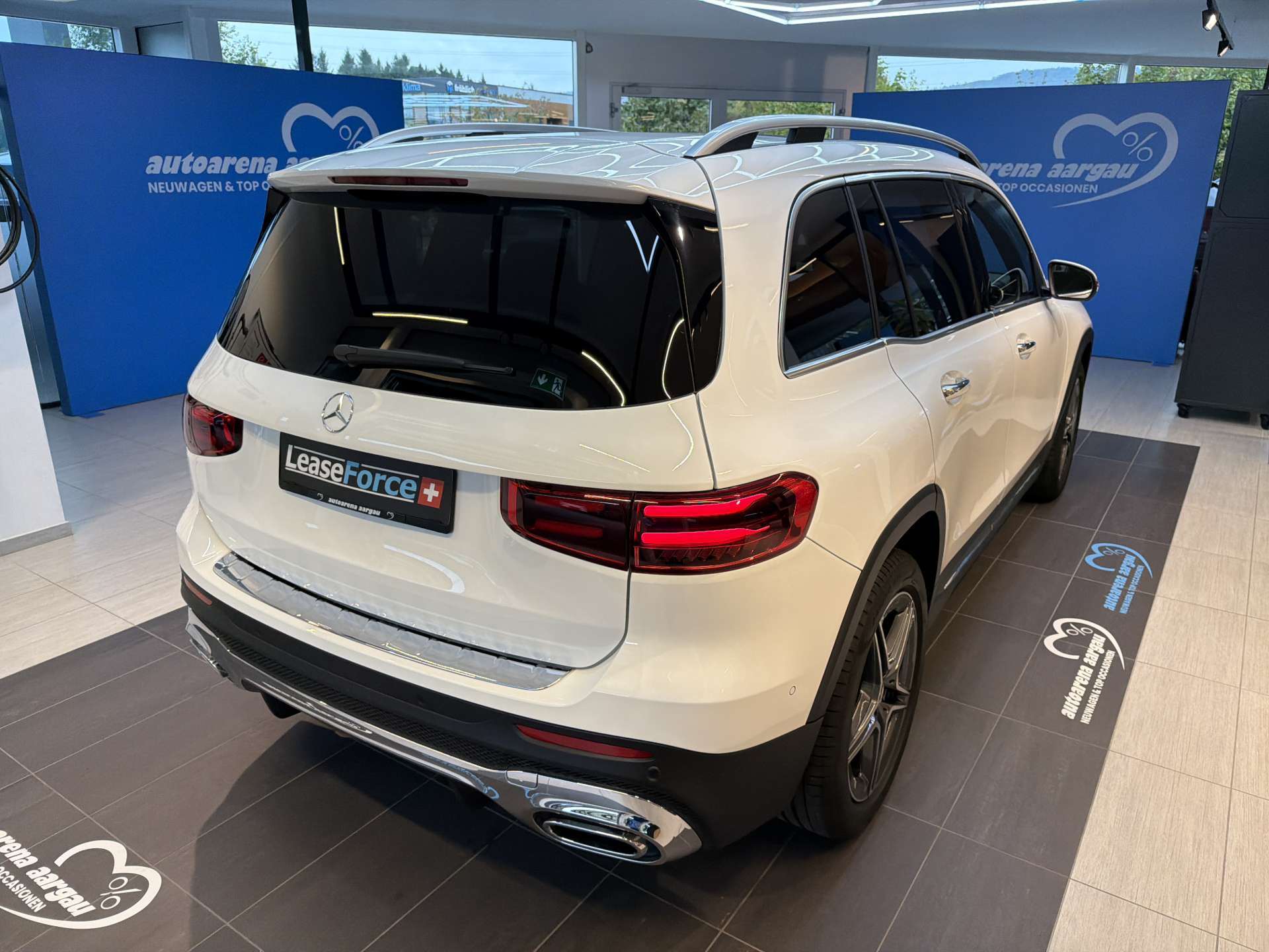 MERCEDES-BENZ GLB 250 4Matic AMG-Line G-Tronic Automat-image-2