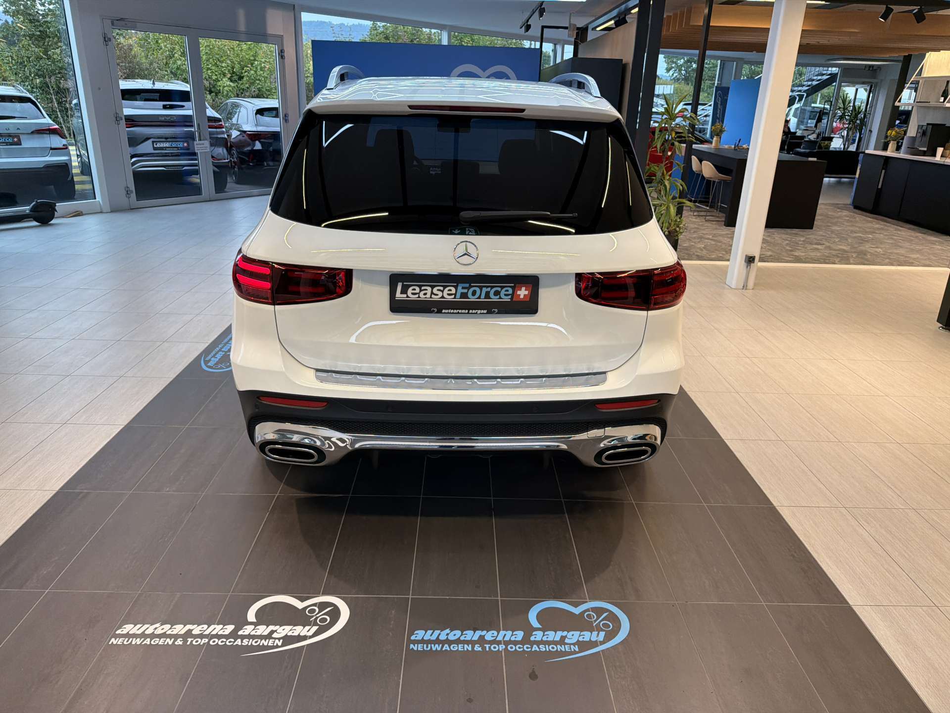 MERCEDES-BENZ GLB 250 4Matic AMG-Line G-Tronic Automat-image-12