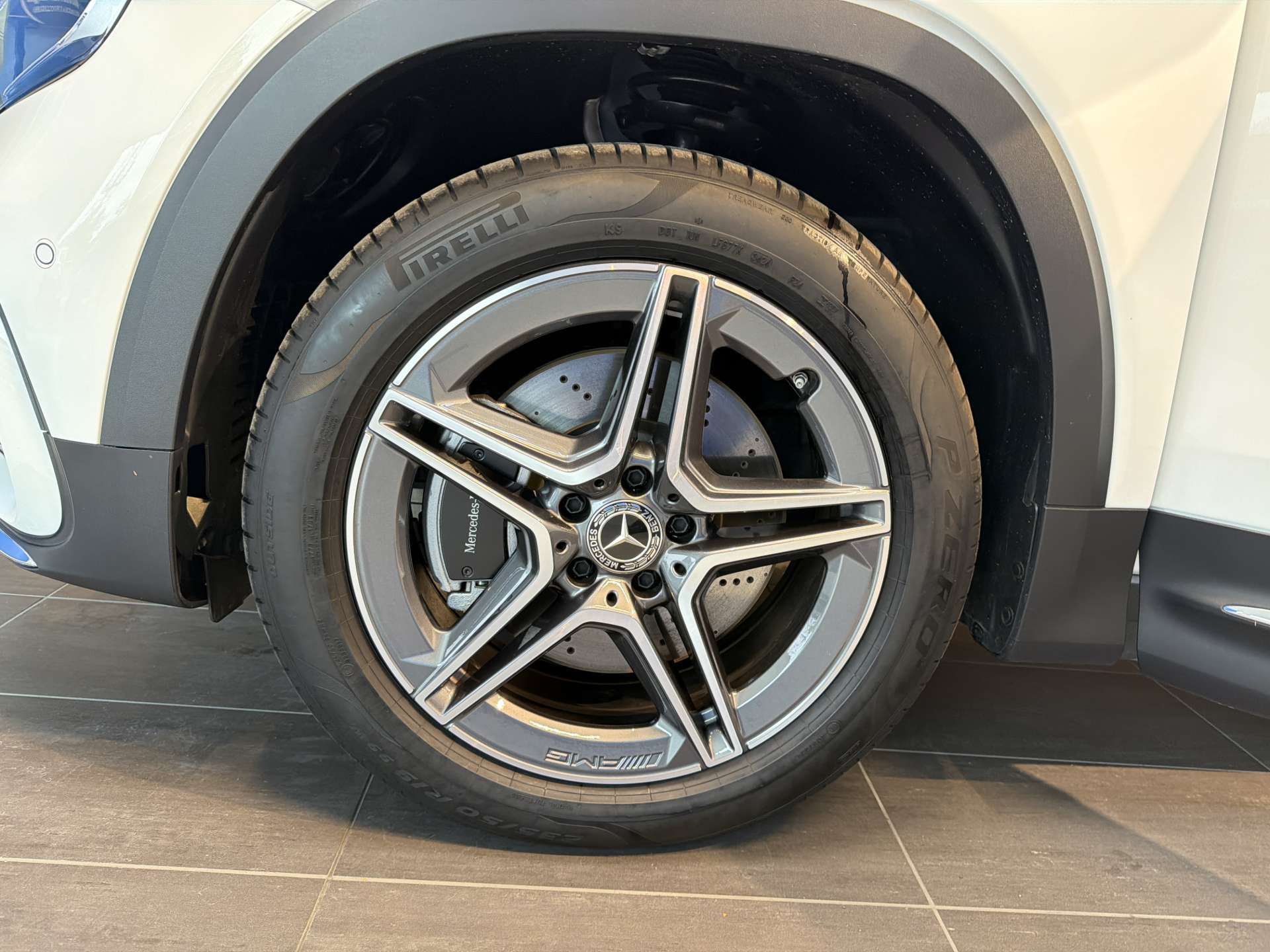 MERCEDES-BENZ GLB 250 4Matic AMG-Line G-Tronic Automat-image-8