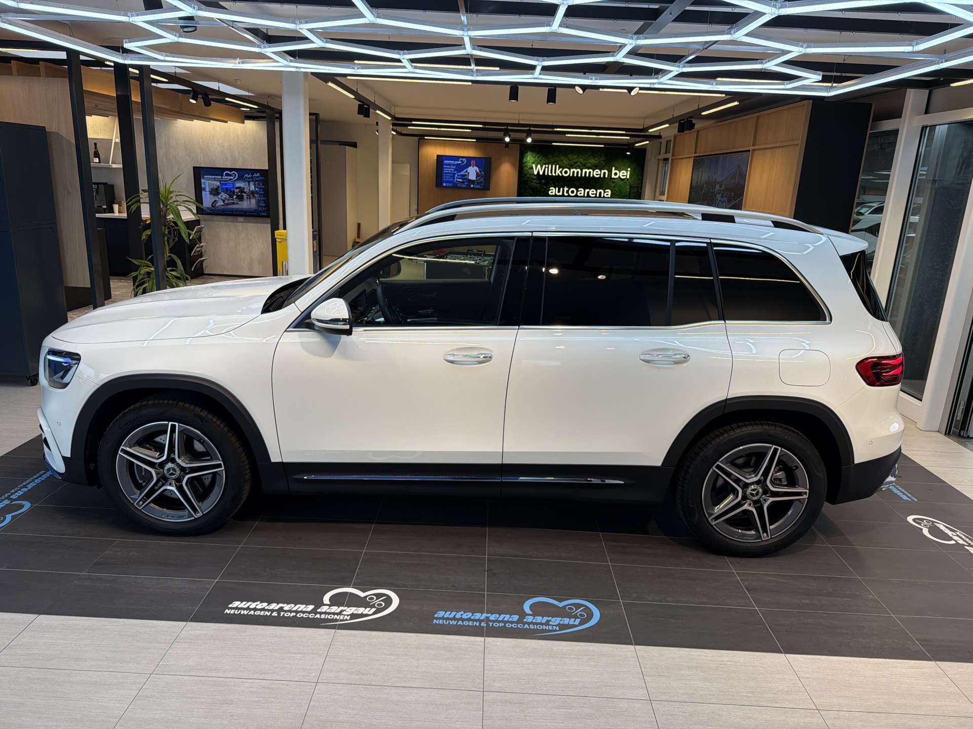 MERCEDES-BENZ GLB 250 4Matic AMG-Line G-Tronic Automat-image-13