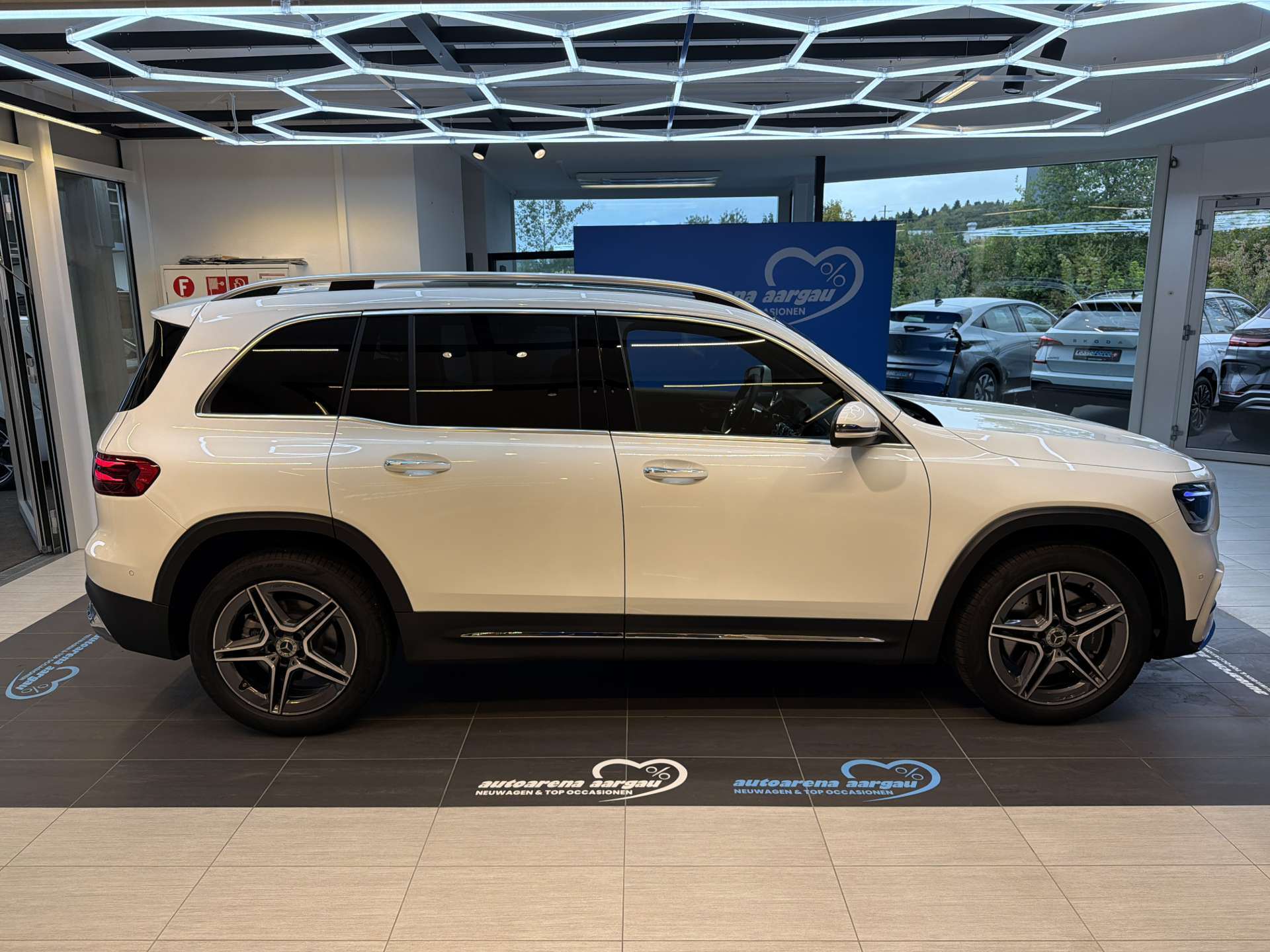 MERCEDES-BENZ GLB 250 4Matic AMG-Line G-Tronic Automat-image-11