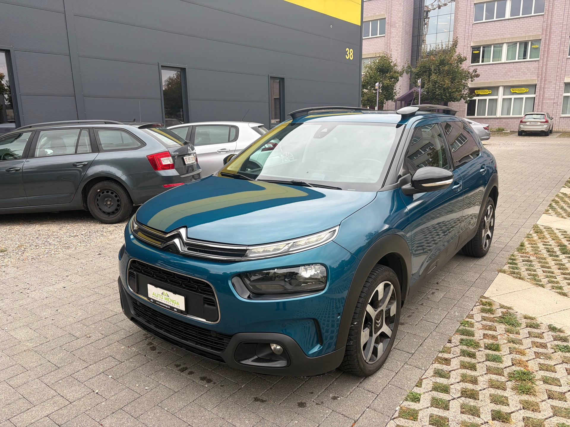 CITROEN C4 Cactus 1.2 Pure Tech Shine EAT6-image-0