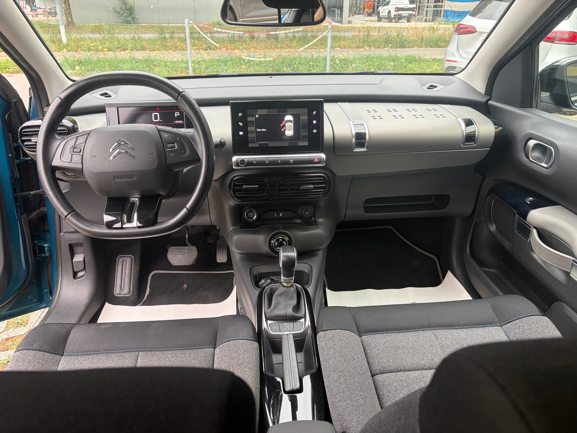 CITROEN C4 Cactus 1.2 Pure Tech Shine EAT6-image-10