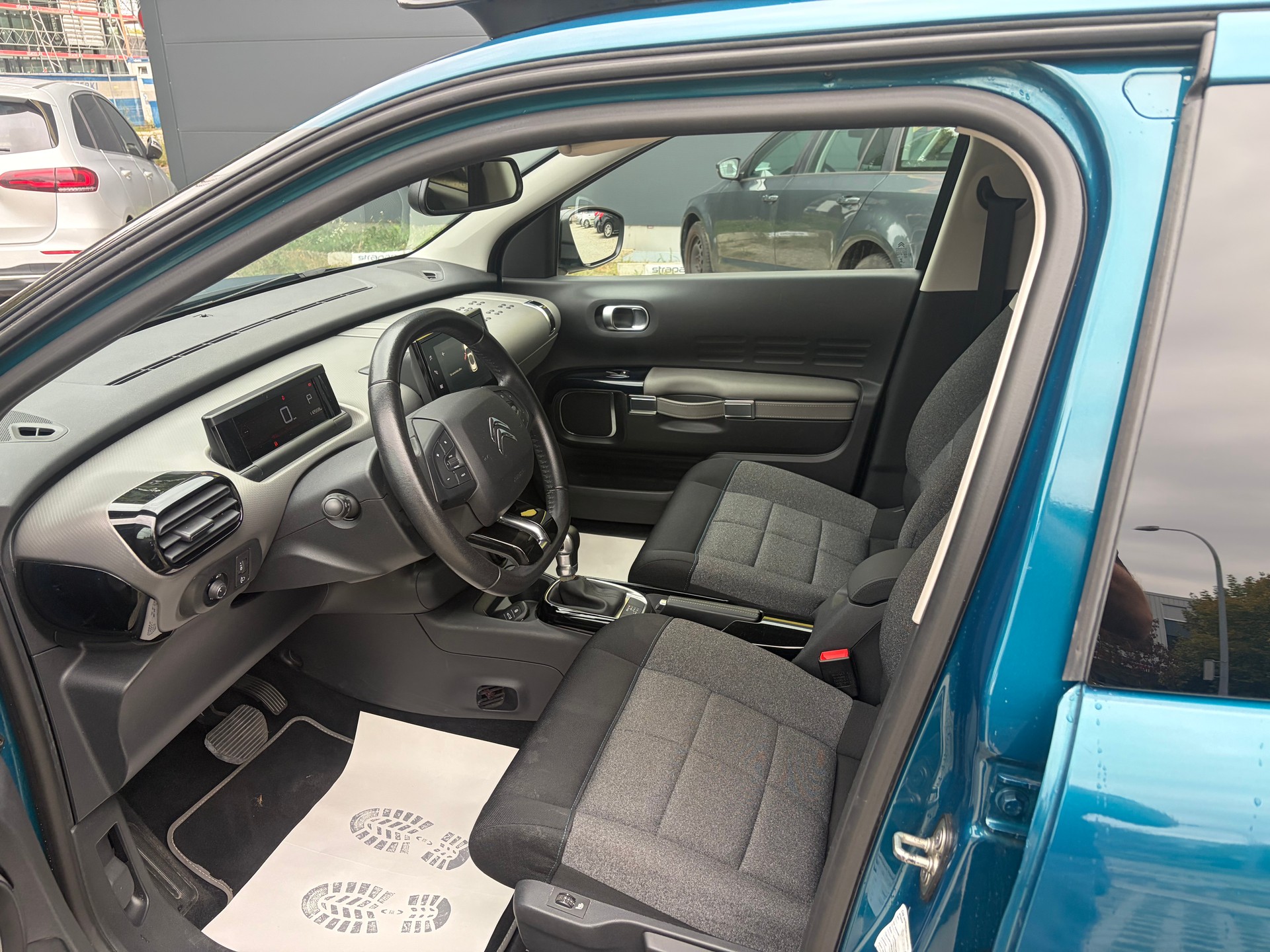 CITROEN C4 Cactus 1.2 Pure Tech Shine EAT6-image-8