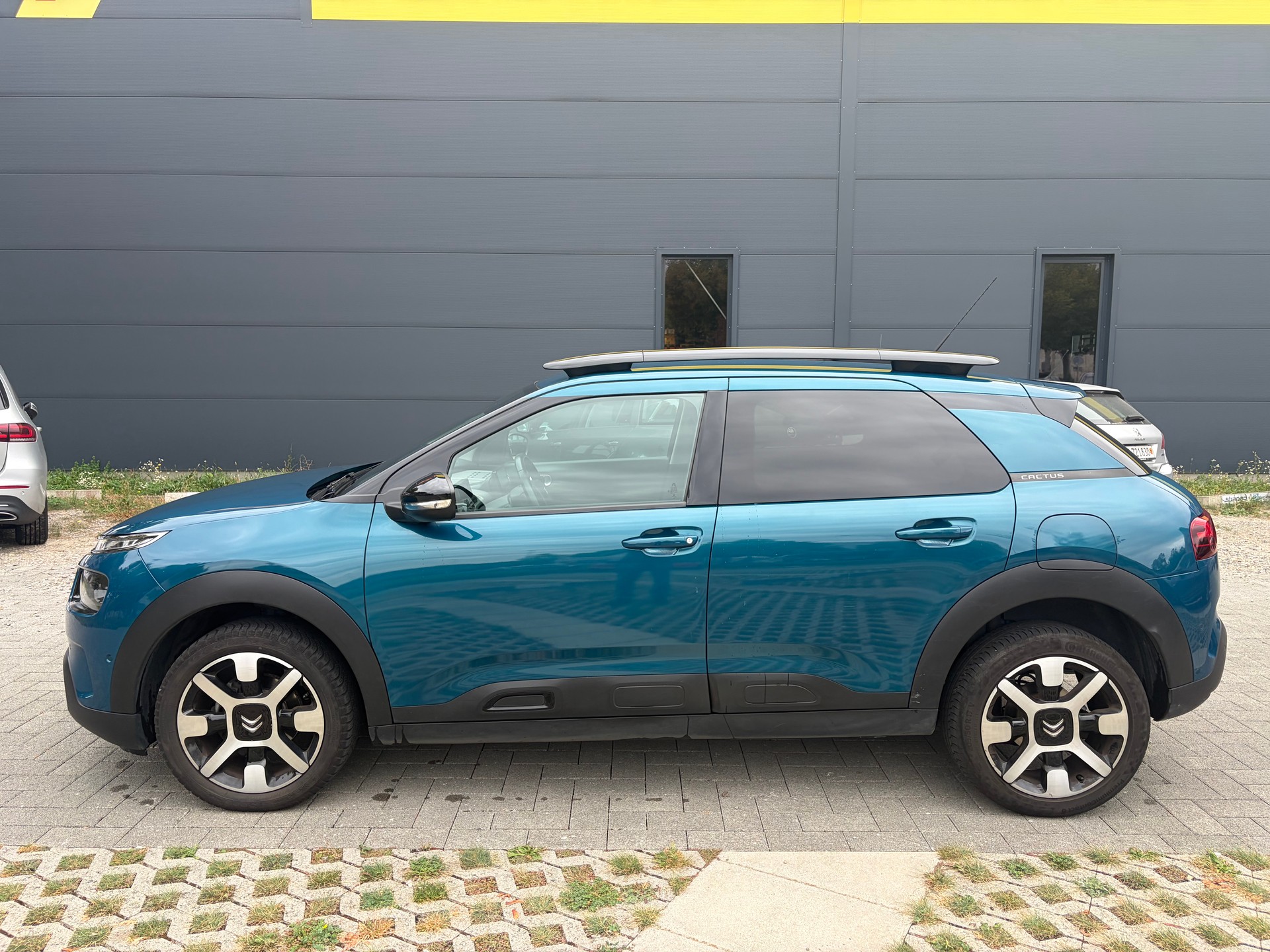 CITROEN C4 Cactus 1.2 Pure Tech Shine EAT6-image-7