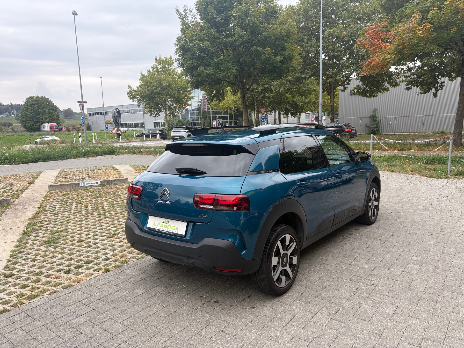 CITROEN C4 Cactus 1.2 Pure Tech Shine EAT6-image-4