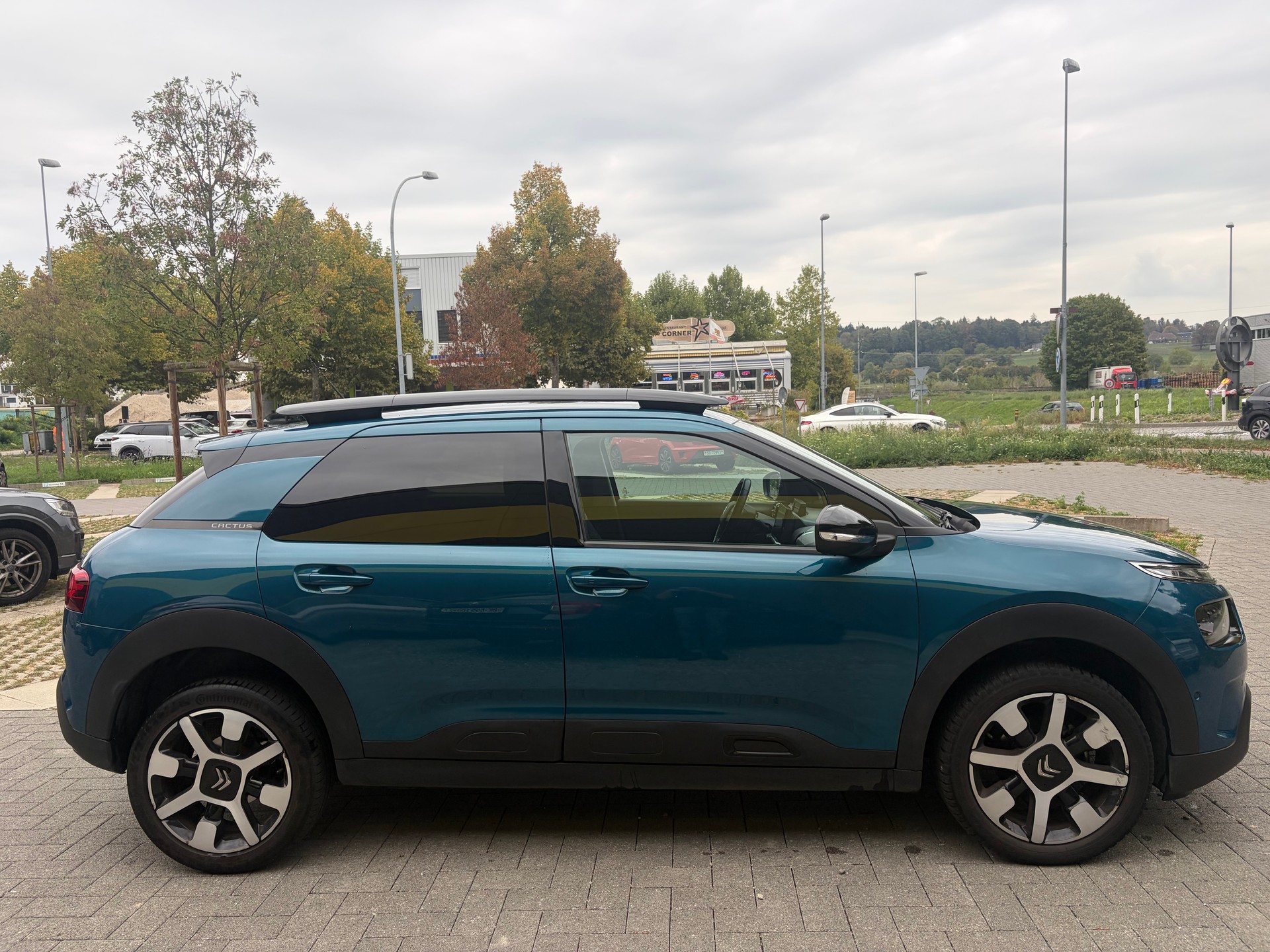 CITROEN C4 Cactus 1.2 Pure Tech Shine EAT6-image-3