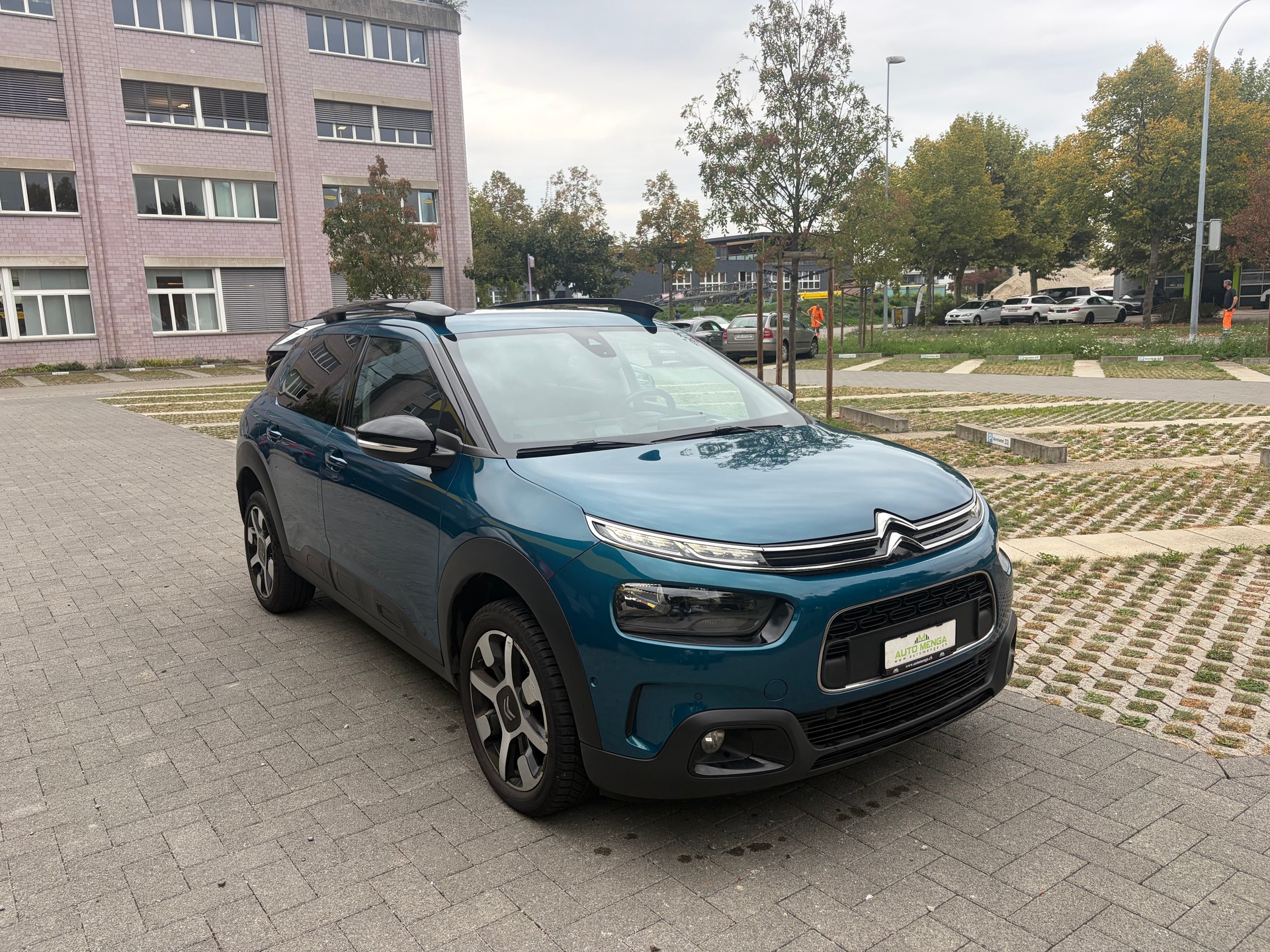 CITROEN C4 Cactus 1.2 Pure Tech Shine EAT6-image-2