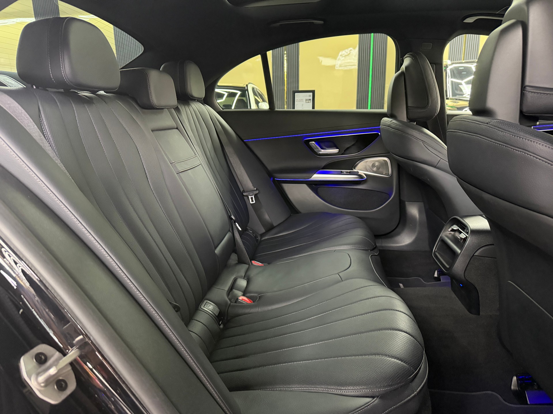 MERCEDES-BENZ E 220 d 4Matic 9G-Tronic-image-14