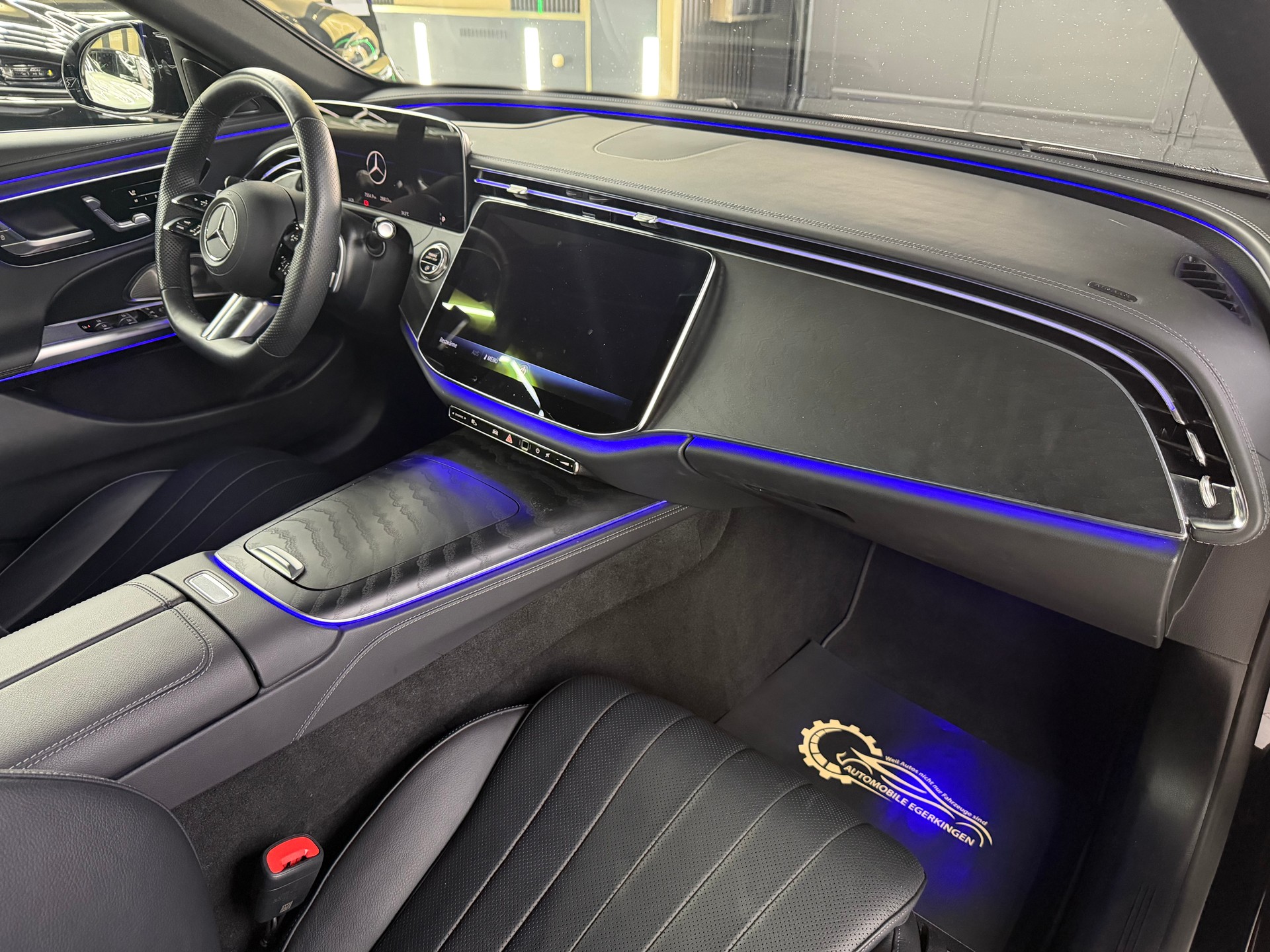 MERCEDES-BENZ E 220 d 4Matic 9G-Tronic-image-10