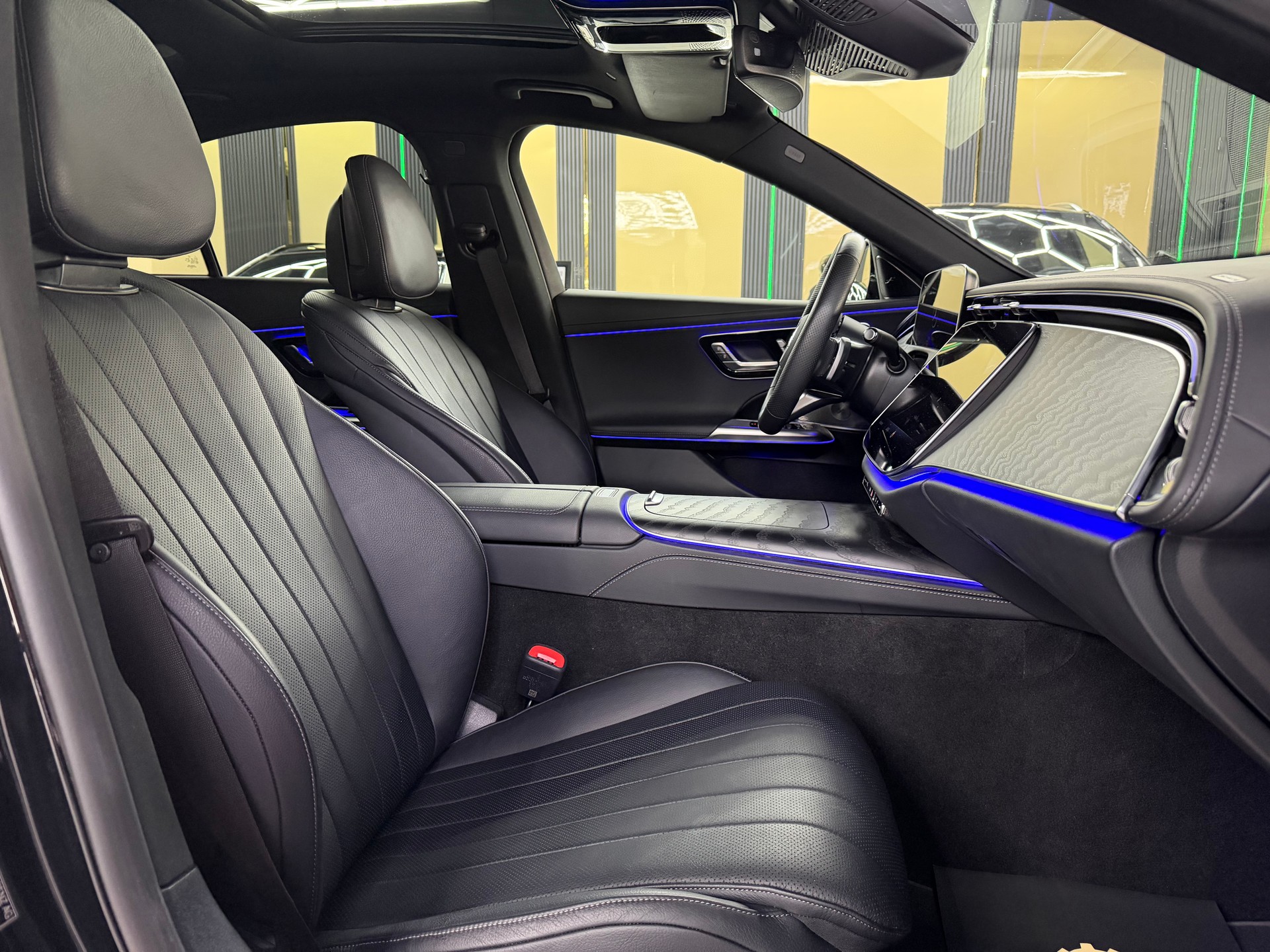 MERCEDES-BENZ E 220 d 4Matic 9G-Tronic-image-11