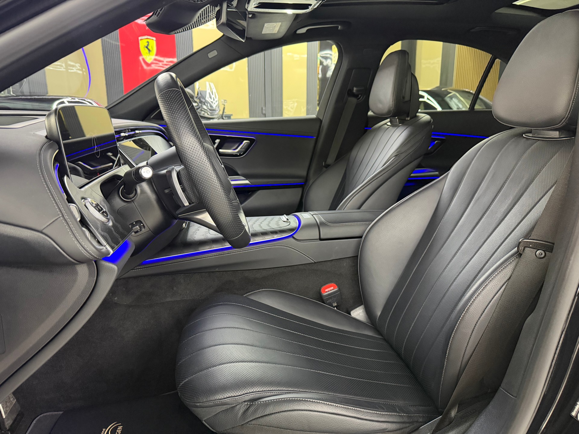 MERCEDES-BENZ E 220 d 4Matic 9G-Tronic-image-9