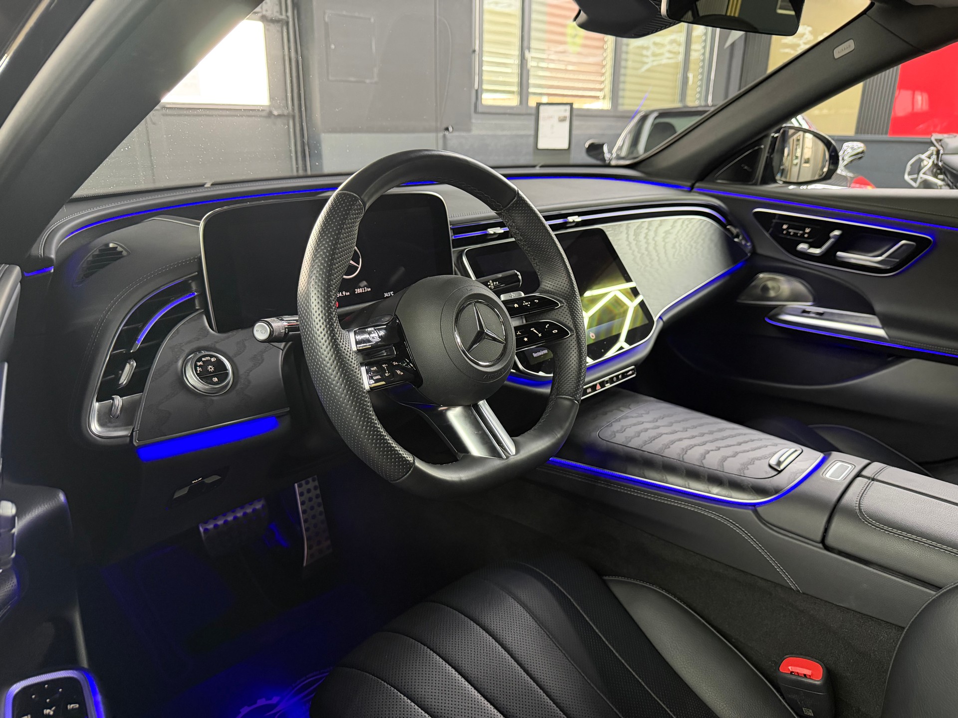 MERCEDES-BENZ E 220 d 4Matic 9G-Tronic-image-8
