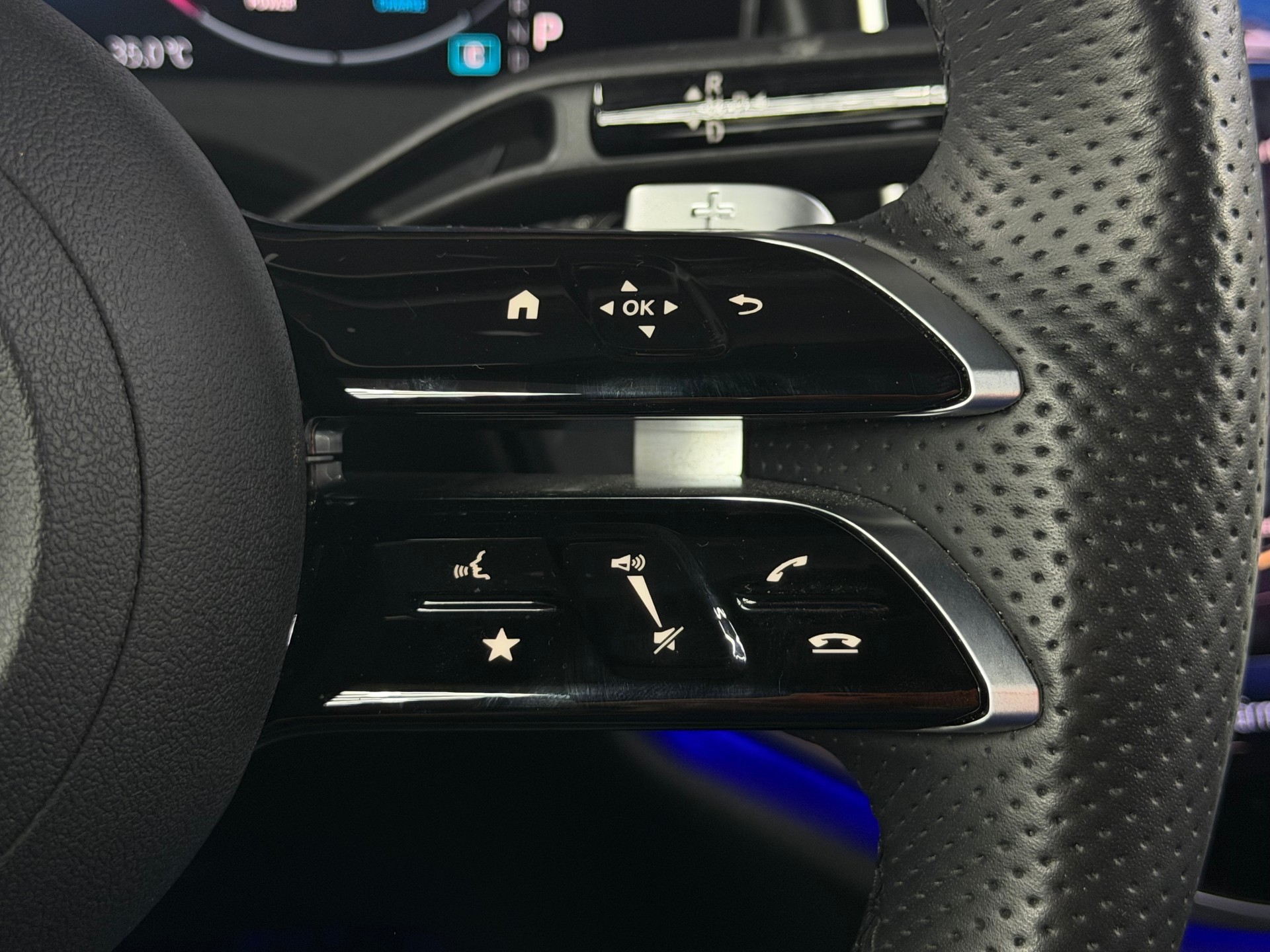 MERCEDES-BENZ E 220 d 4Matic 9G-Tronic-image-22