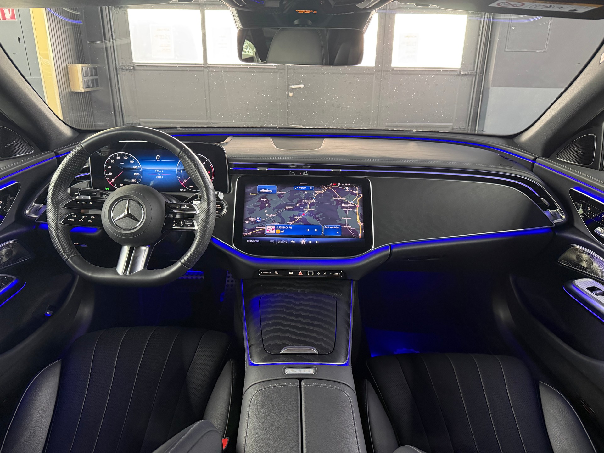 MERCEDES-BENZ E 220 d 4Matic 9G-Tronic-image-12