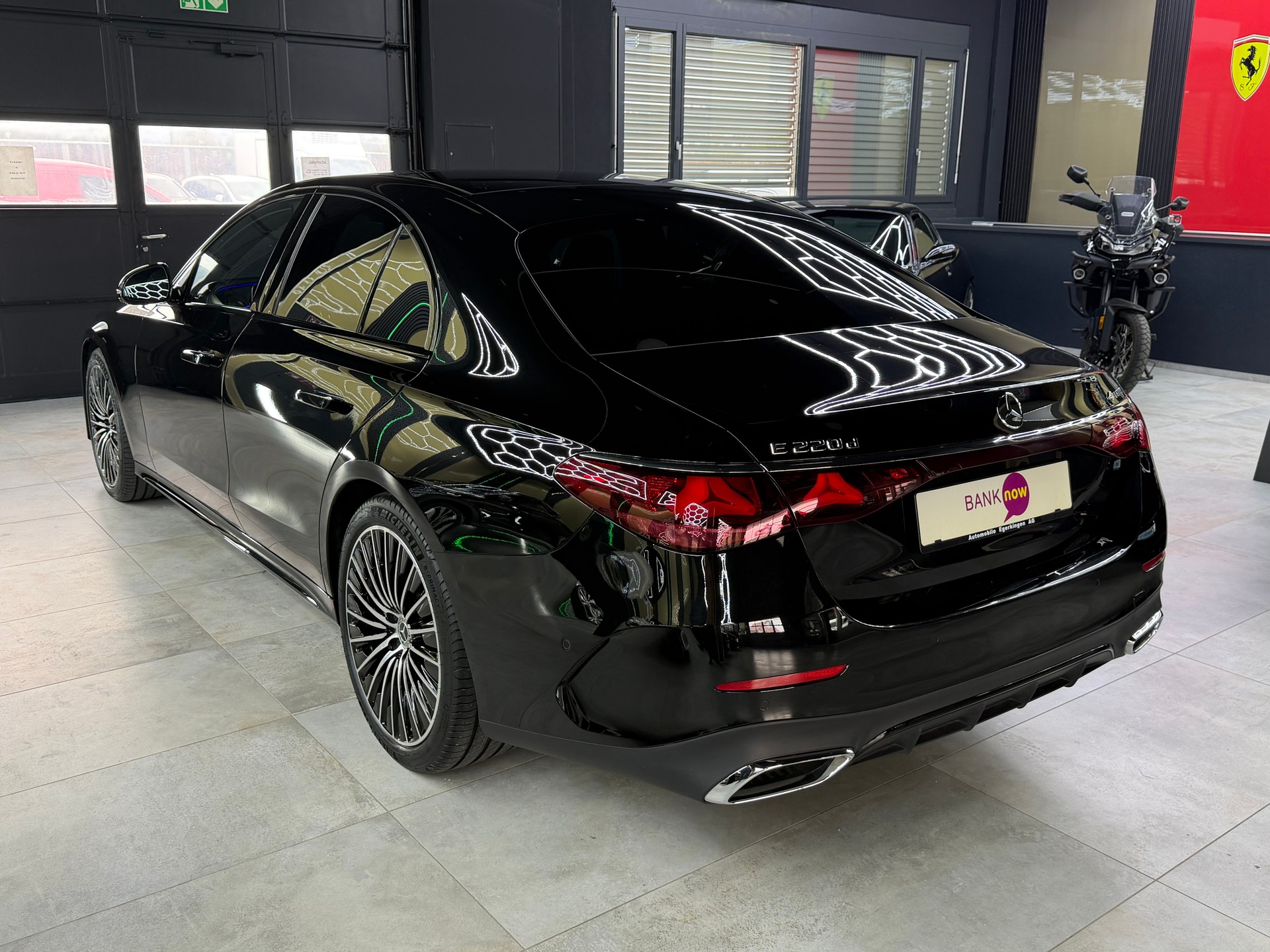 MERCEDES-BENZ E 220 d 4Matic 9G-Tronic-image-6