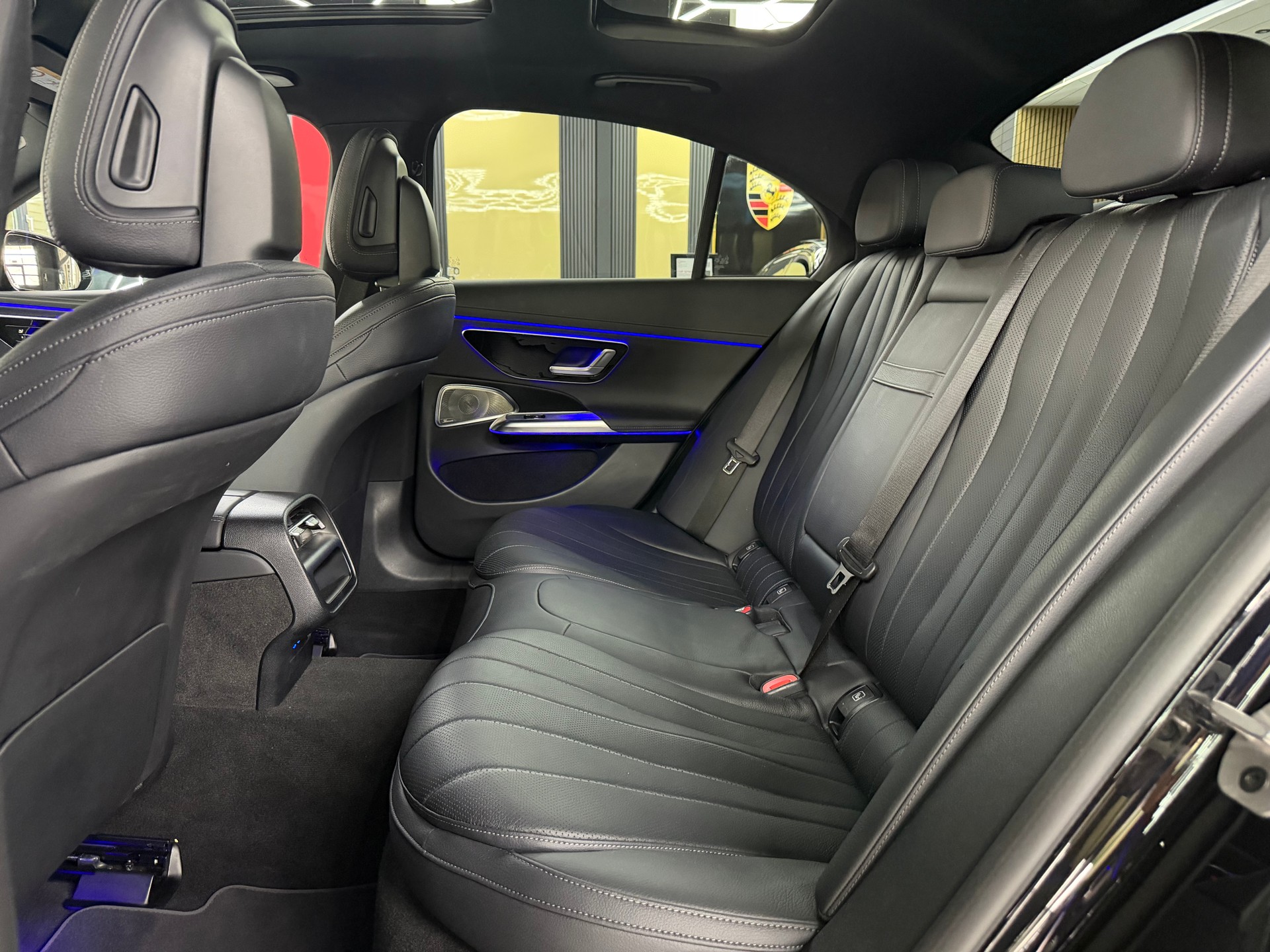 MERCEDES-BENZ E 220 d 4Matic 9G-Tronic-image-16