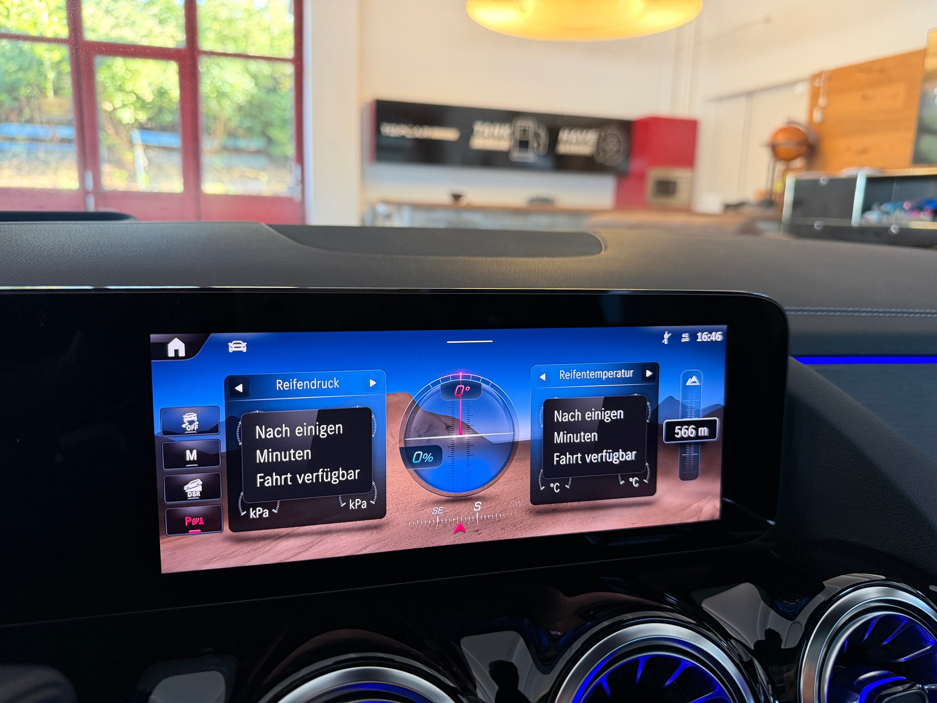 MERCEDES-BENZ GLA 250 4Matic AMG Line 8G-DCT-image-28