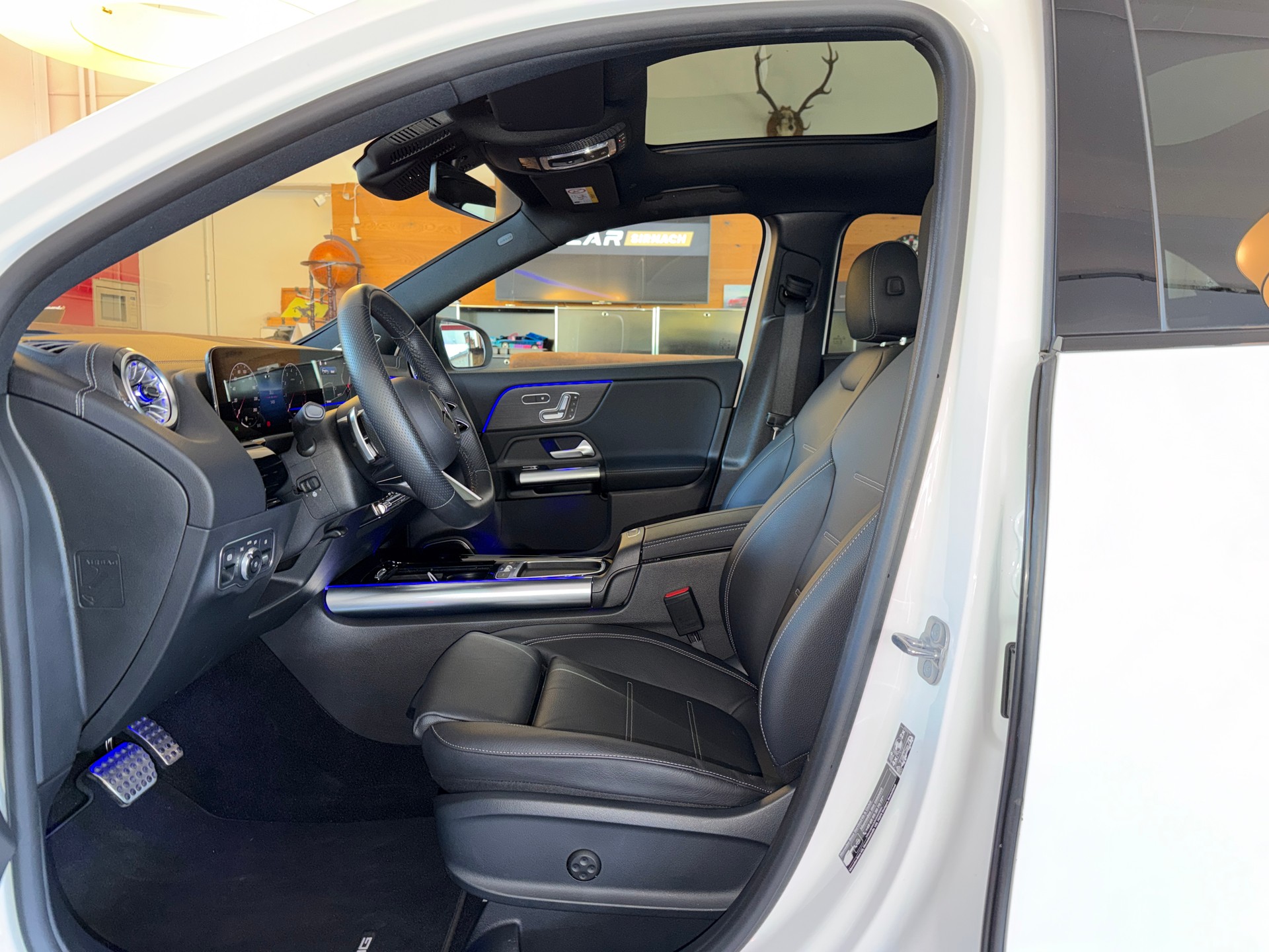MERCEDES-BENZ GLA 250 4Matic AMG Line 8G-DCT-image-9