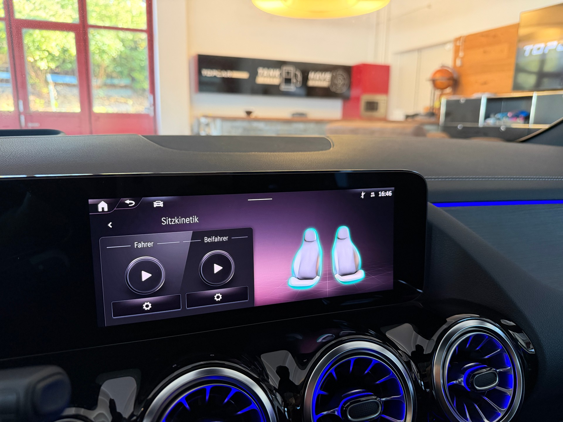 MERCEDES-BENZ GLA 250 4Matic AMG Line 8G-DCT-image-27