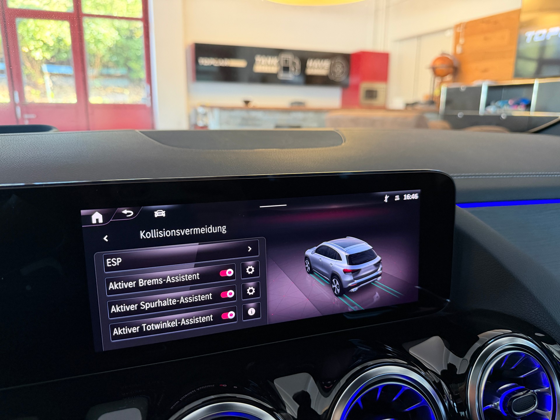 MERCEDES-BENZ GLA 250 4Matic AMG Line 8G-DCT-image-22