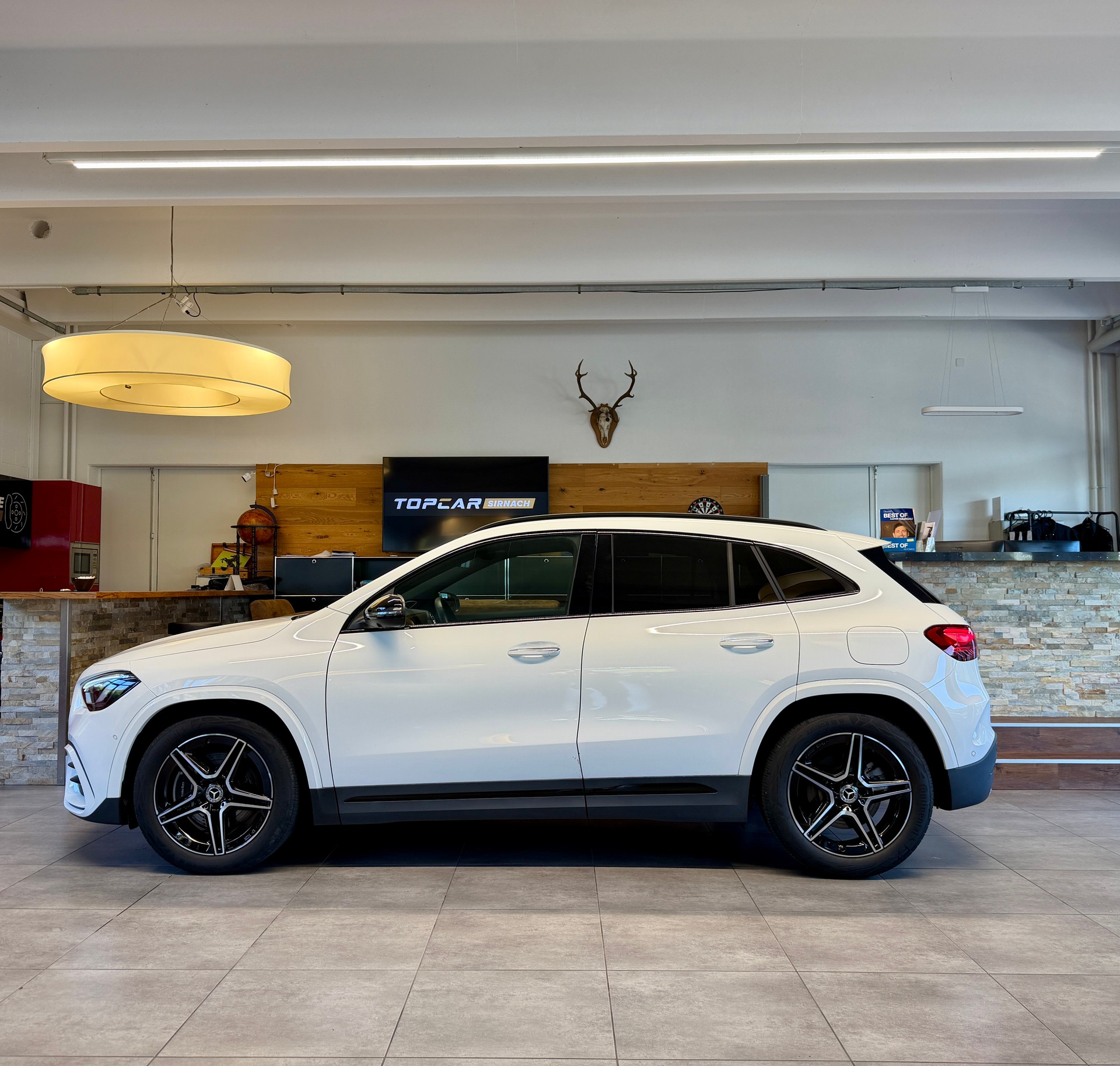 MERCEDES-BENZ GLA 250 4Matic AMG Line 8G-DCT-image-2
