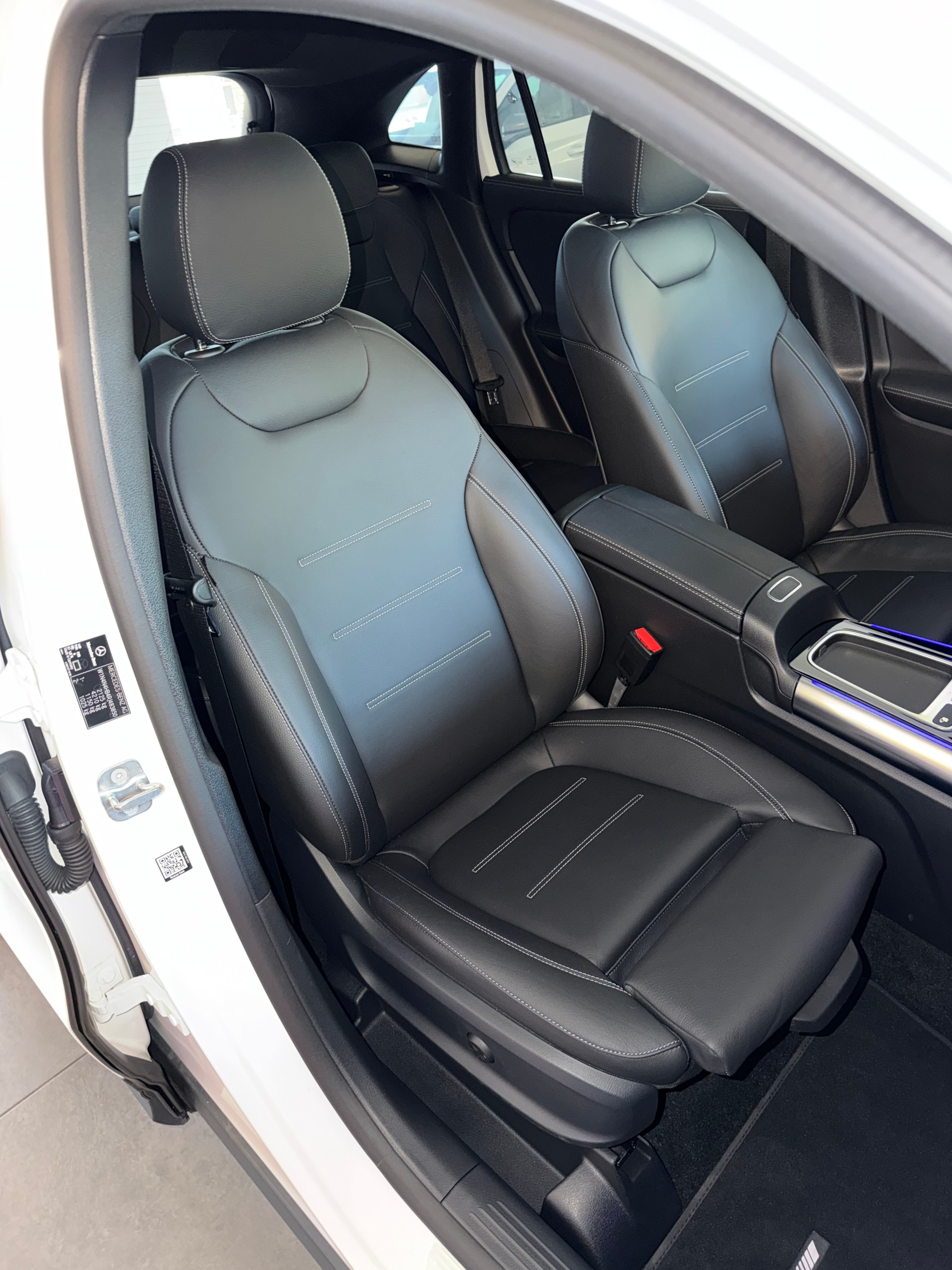 MERCEDES-BENZ GLA 250 4Matic AMG Line 8G-DCT-image-14