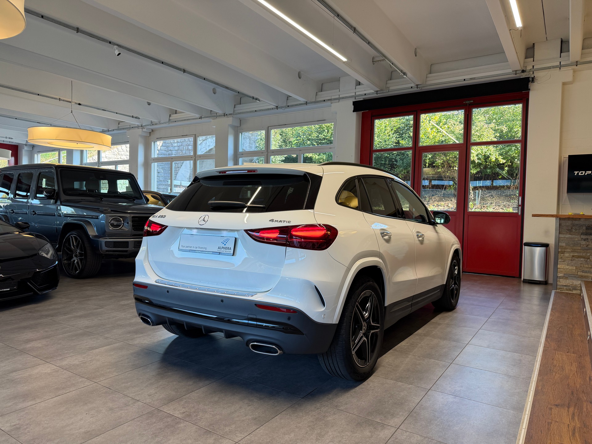 MERCEDES-BENZ GLA 250 4Matic AMG Line 8G-DCT-image-5