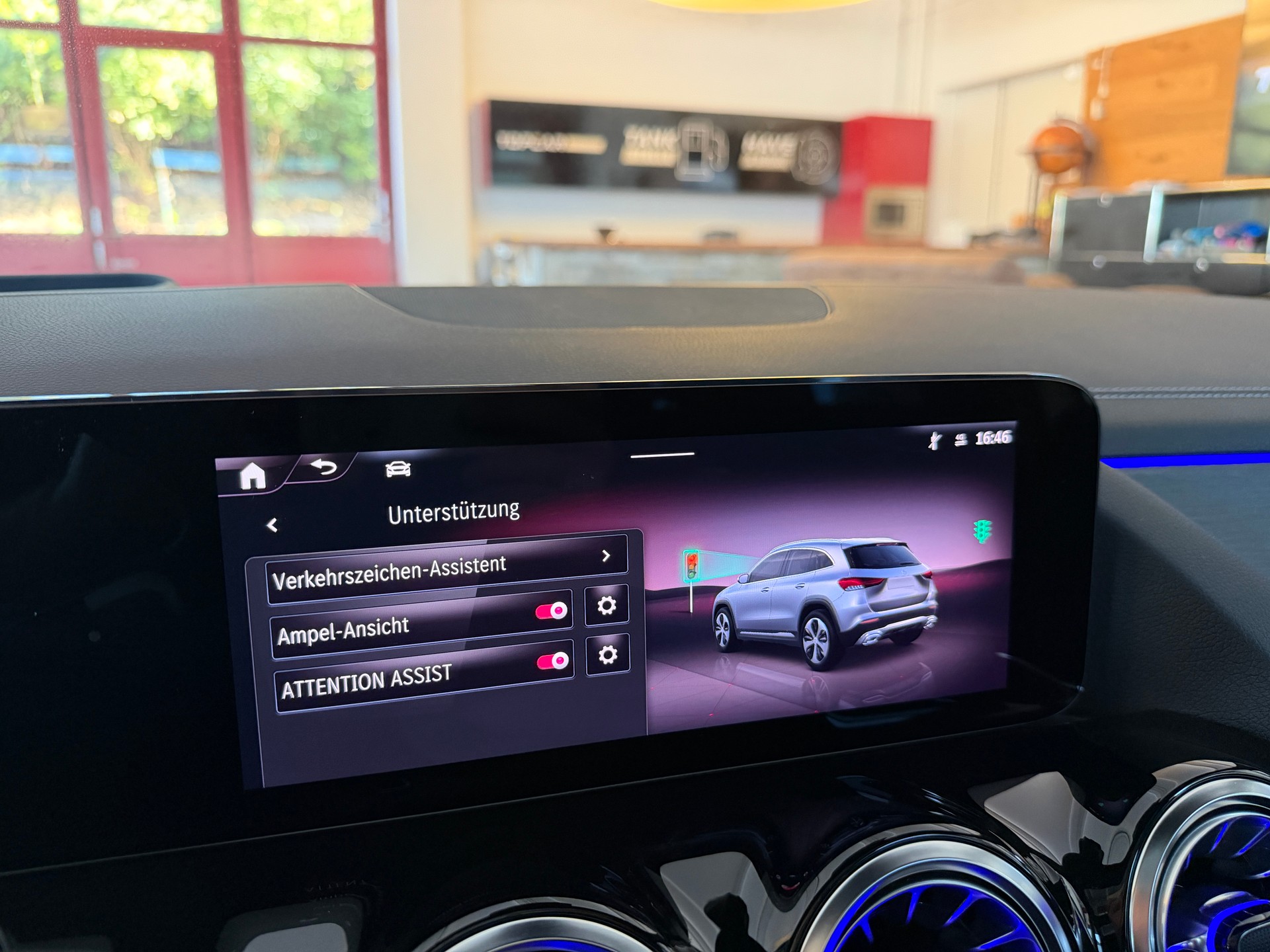 MERCEDES-BENZ GLA 250 4Matic AMG Line 8G-DCT-image-23