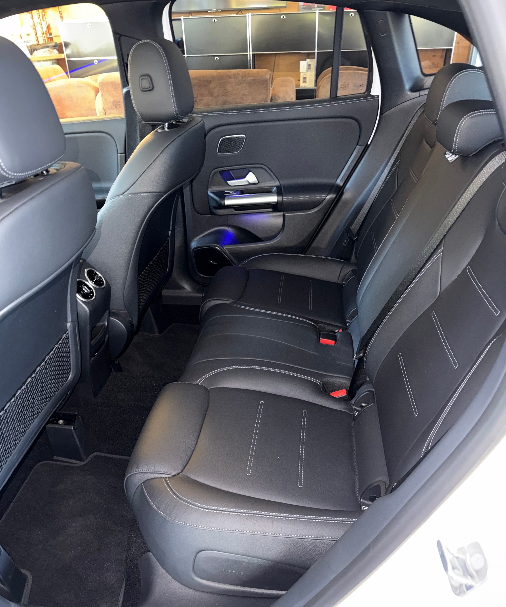 MERCEDES-BENZ GLA 250 4Matic AMG Line 8G-DCT-image-12
