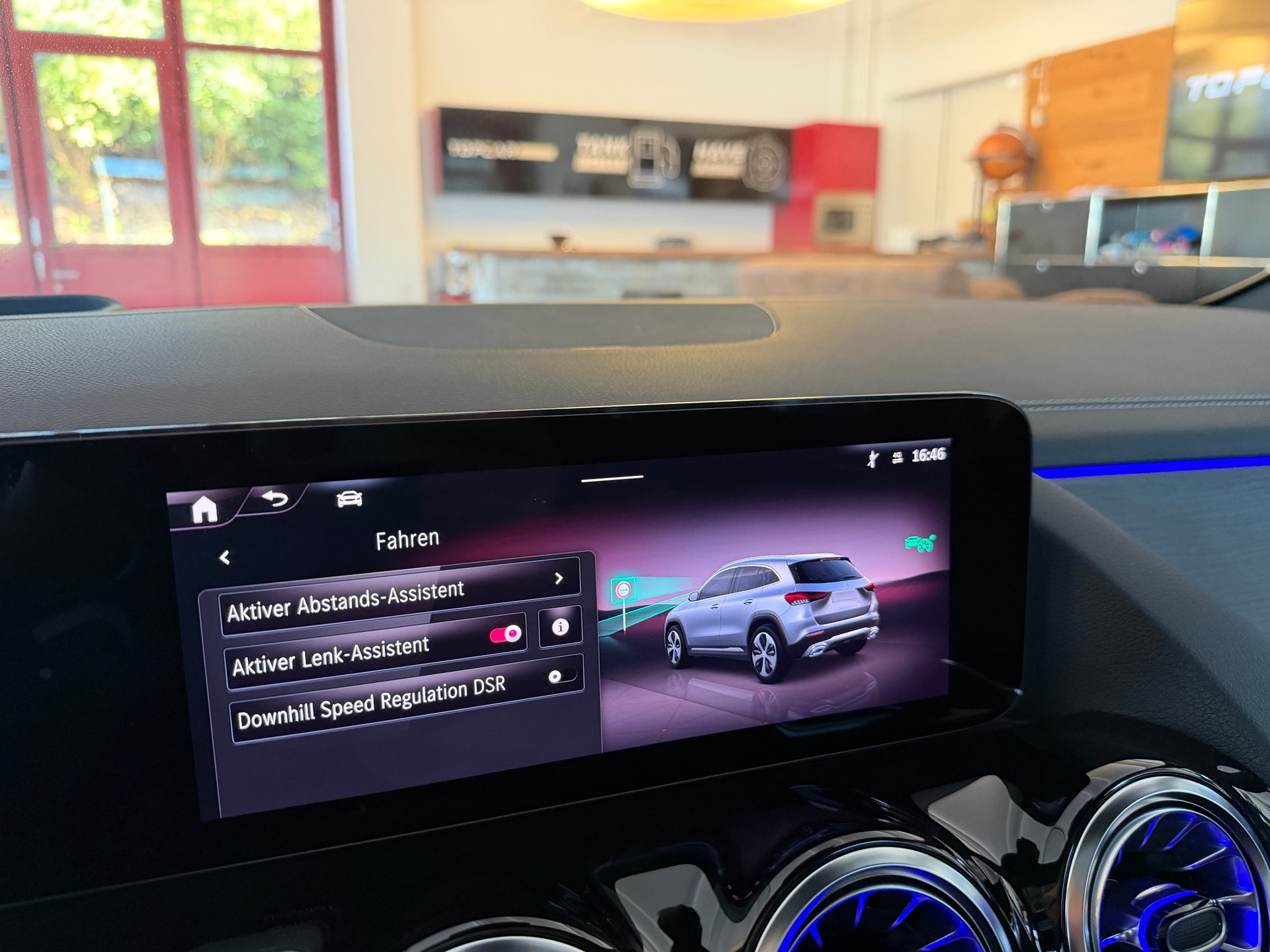 MERCEDES-BENZ GLA 250 4Matic AMG Line 8G-DCT-image-21