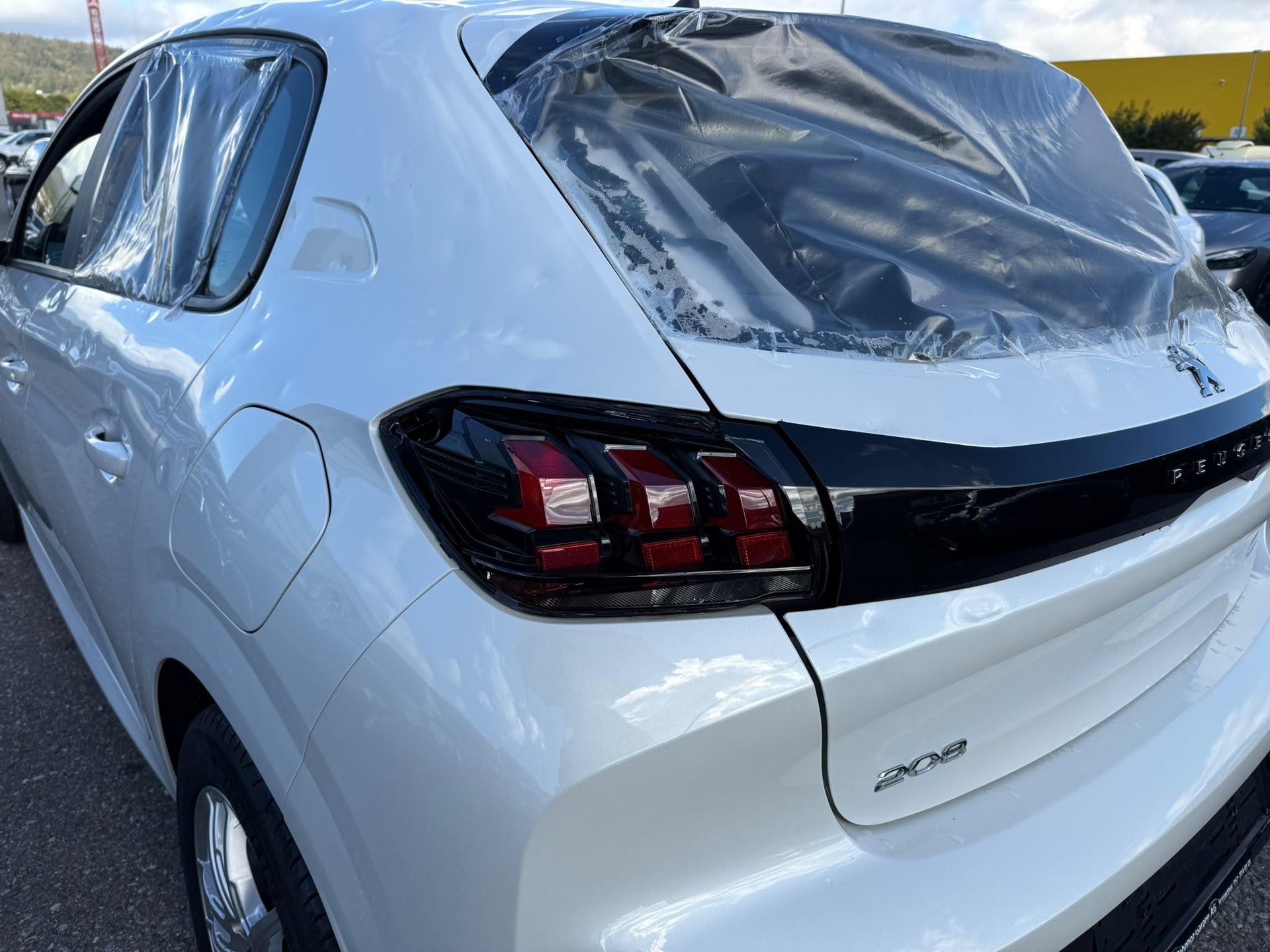 PEUGEOT 208 1.2 PureTech Active-image-6