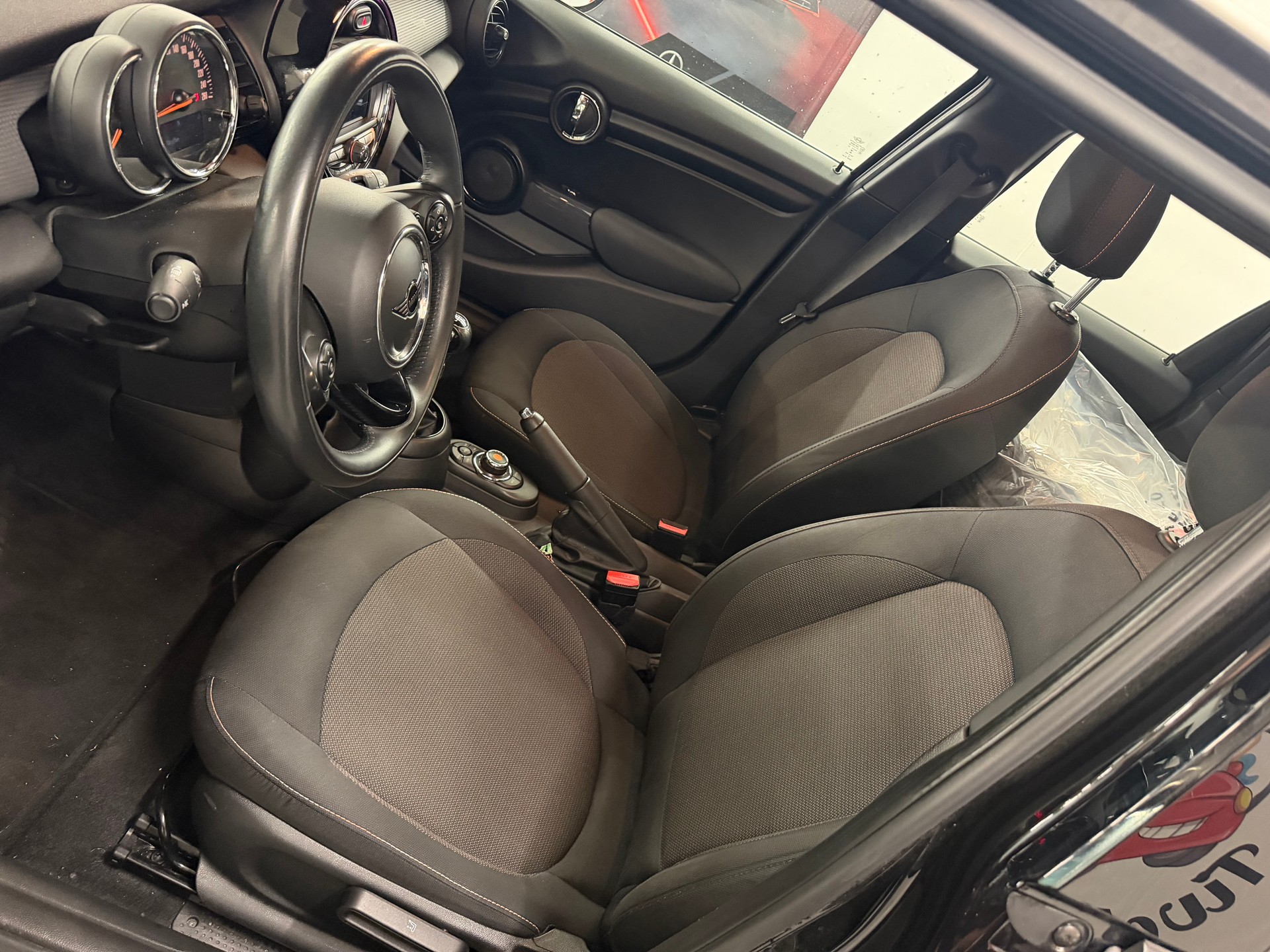 MINI Cooper Blackyard-image-6