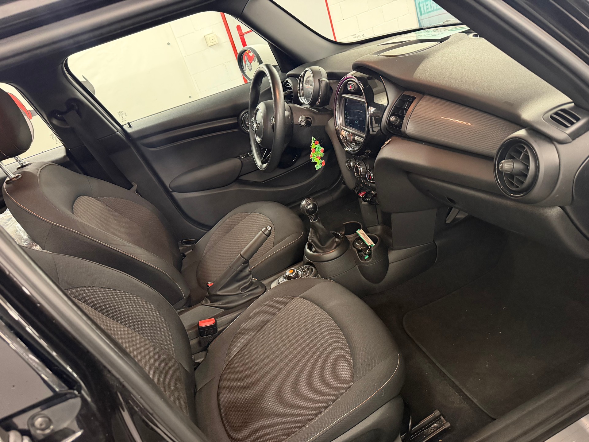 MINI Cooper Blackyard-image-10