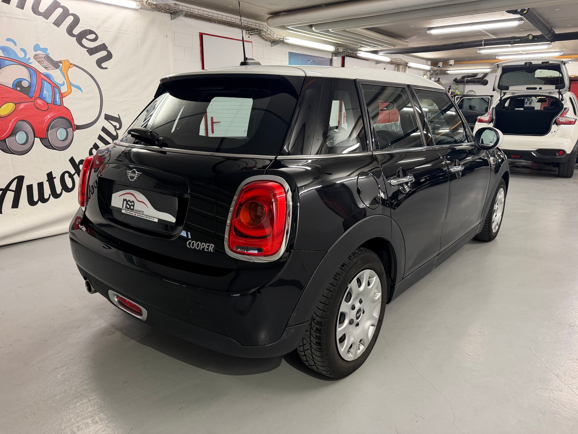 MINI Cooper Blackyard-image-3