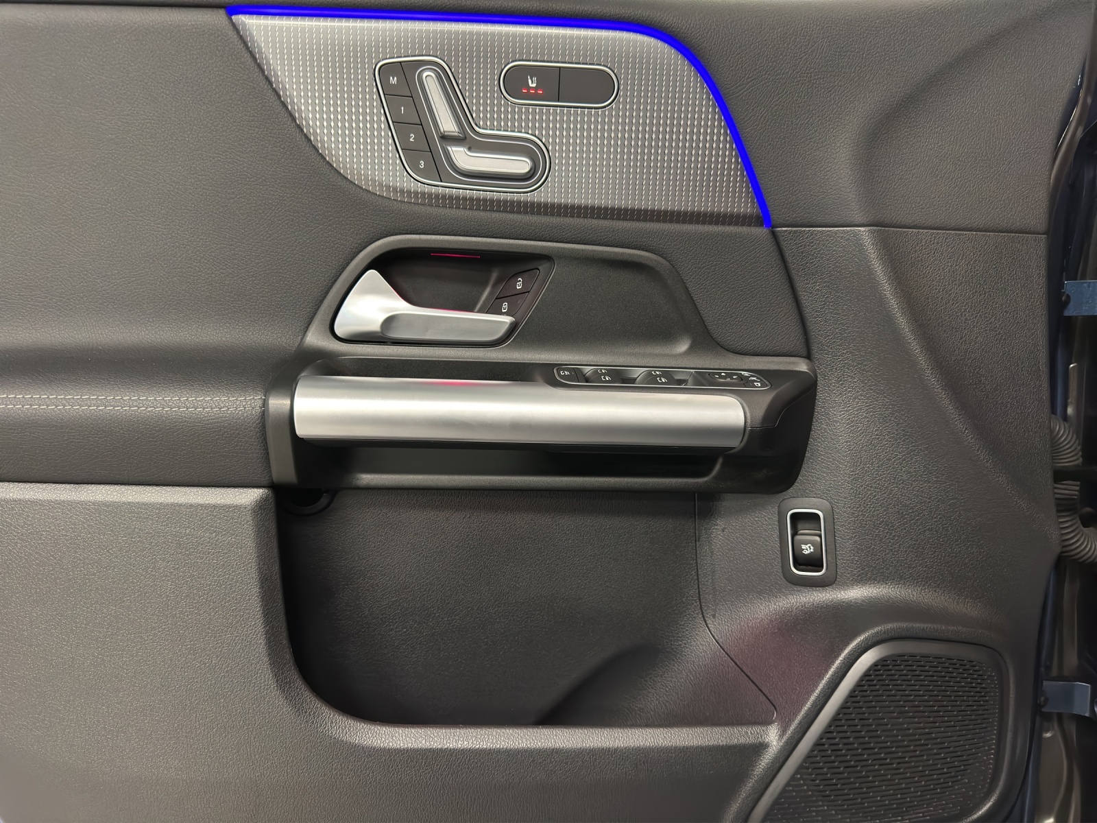 MERCEDES-BENZ B 200 4M Progressive-image-12
