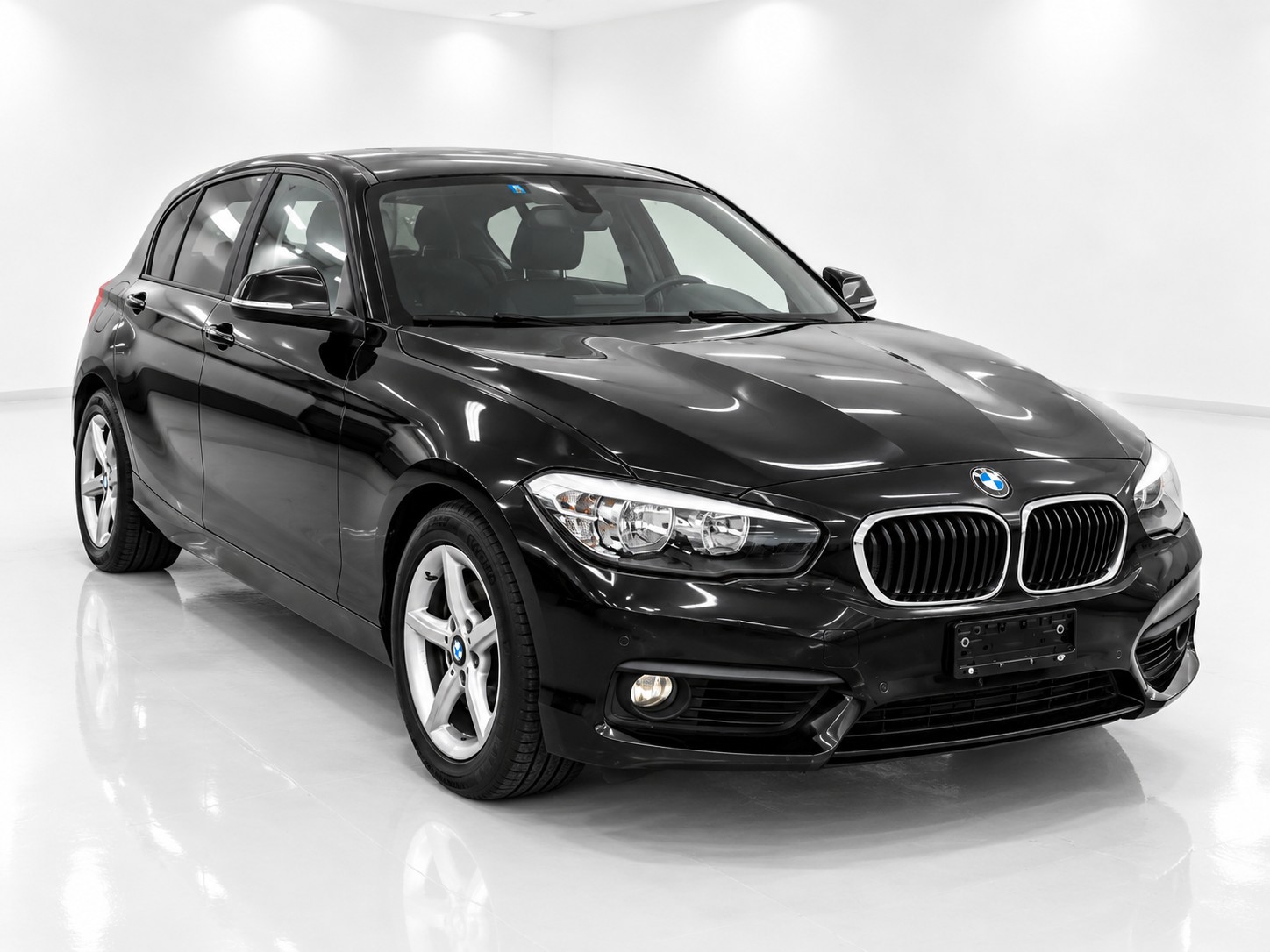 BMW 118i Sport Line-image-2