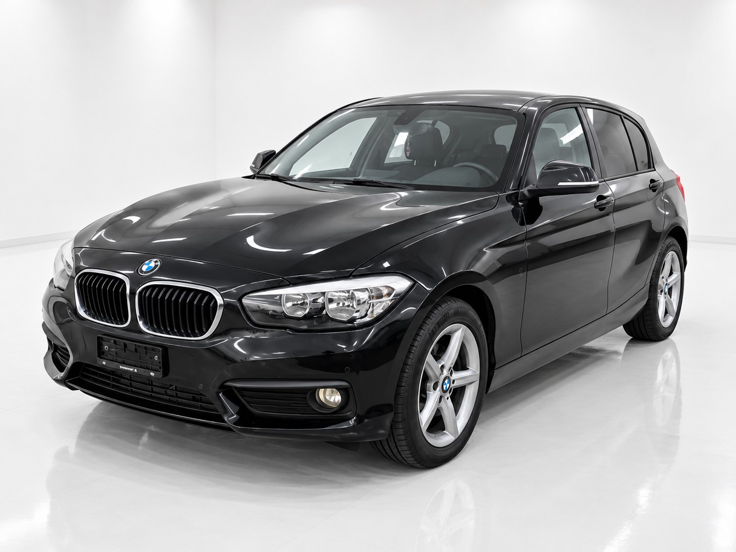 BMW 118i Sport Line-image-0