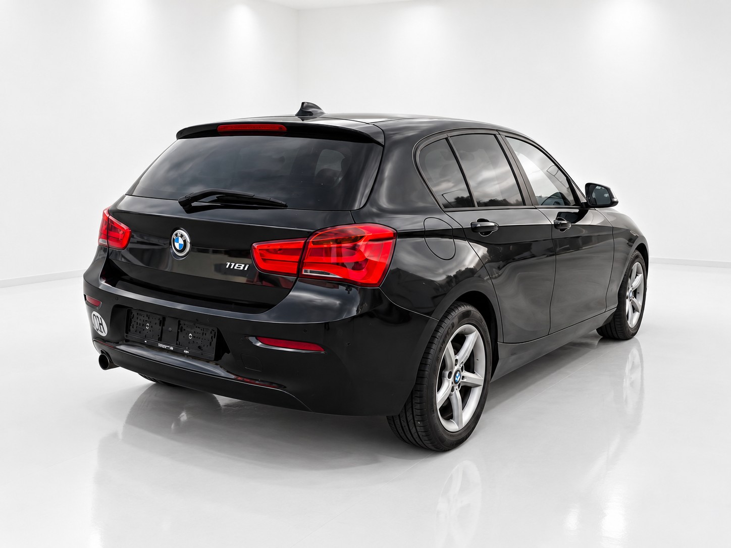 BMW 118i Sport Line-image-3