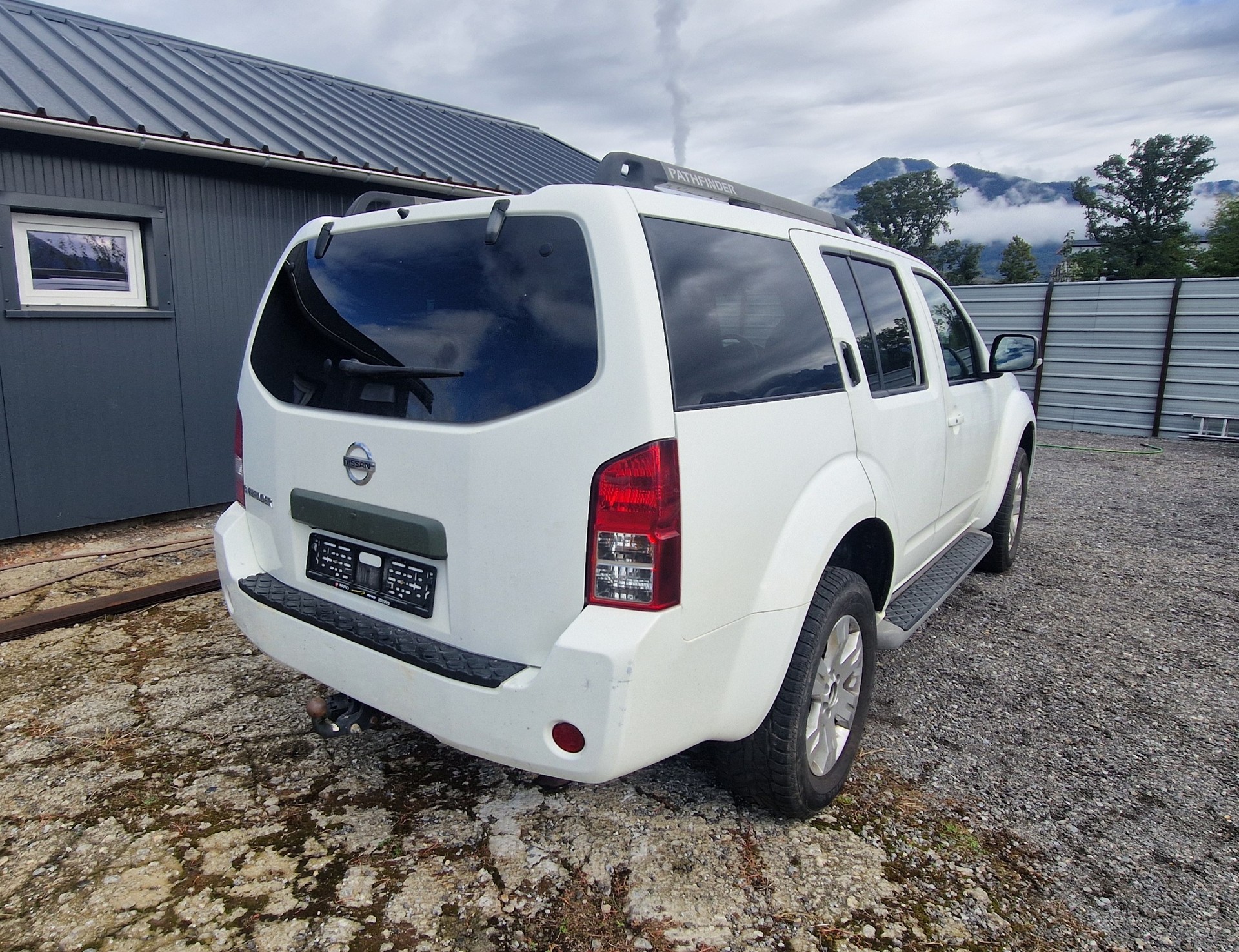 NISSAN Pathfinder 2.5 dCi Platinum Automatic-image-5