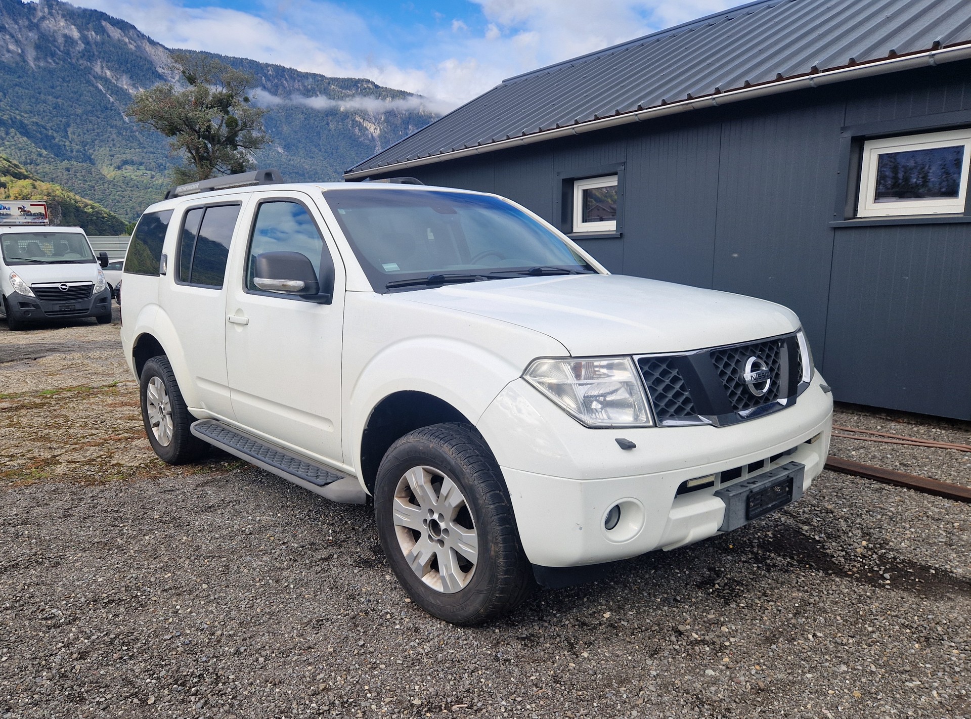 NISSAN Pathfinder 2.5 dCi Platinum Automatic-image-2