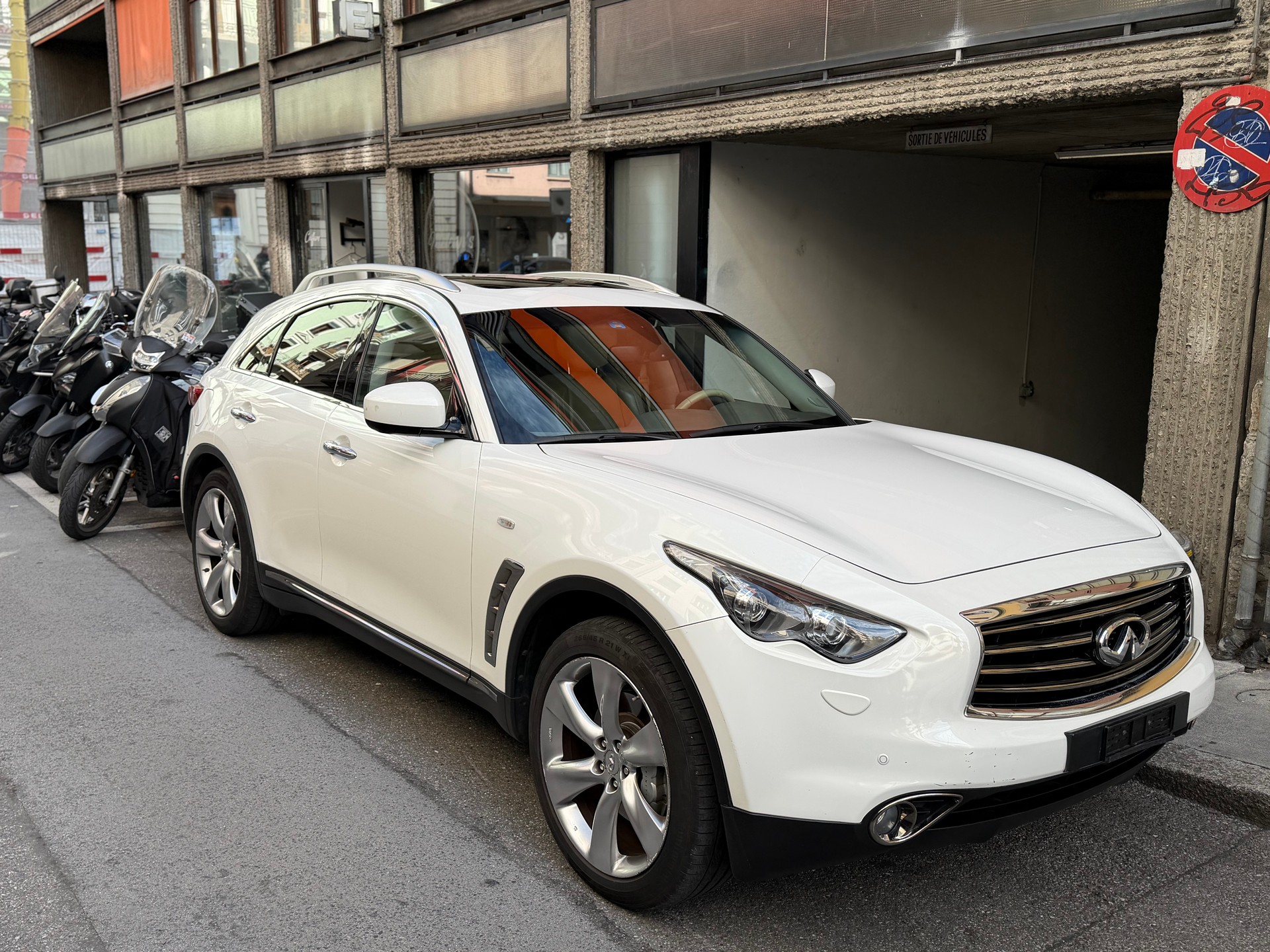 INFINITI FX30d GT Premium AWD Automatic