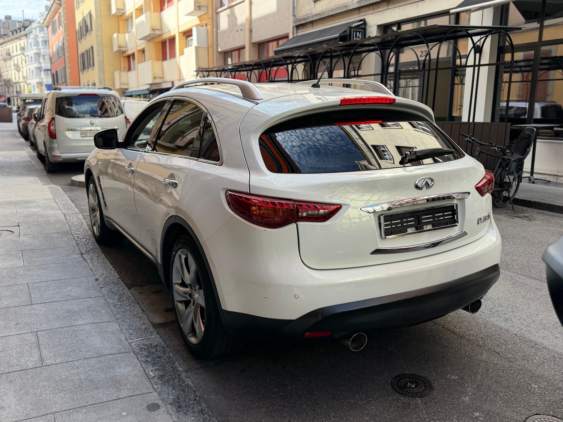 INFINITI FX30d GT Premium AWD Automatic-image-4