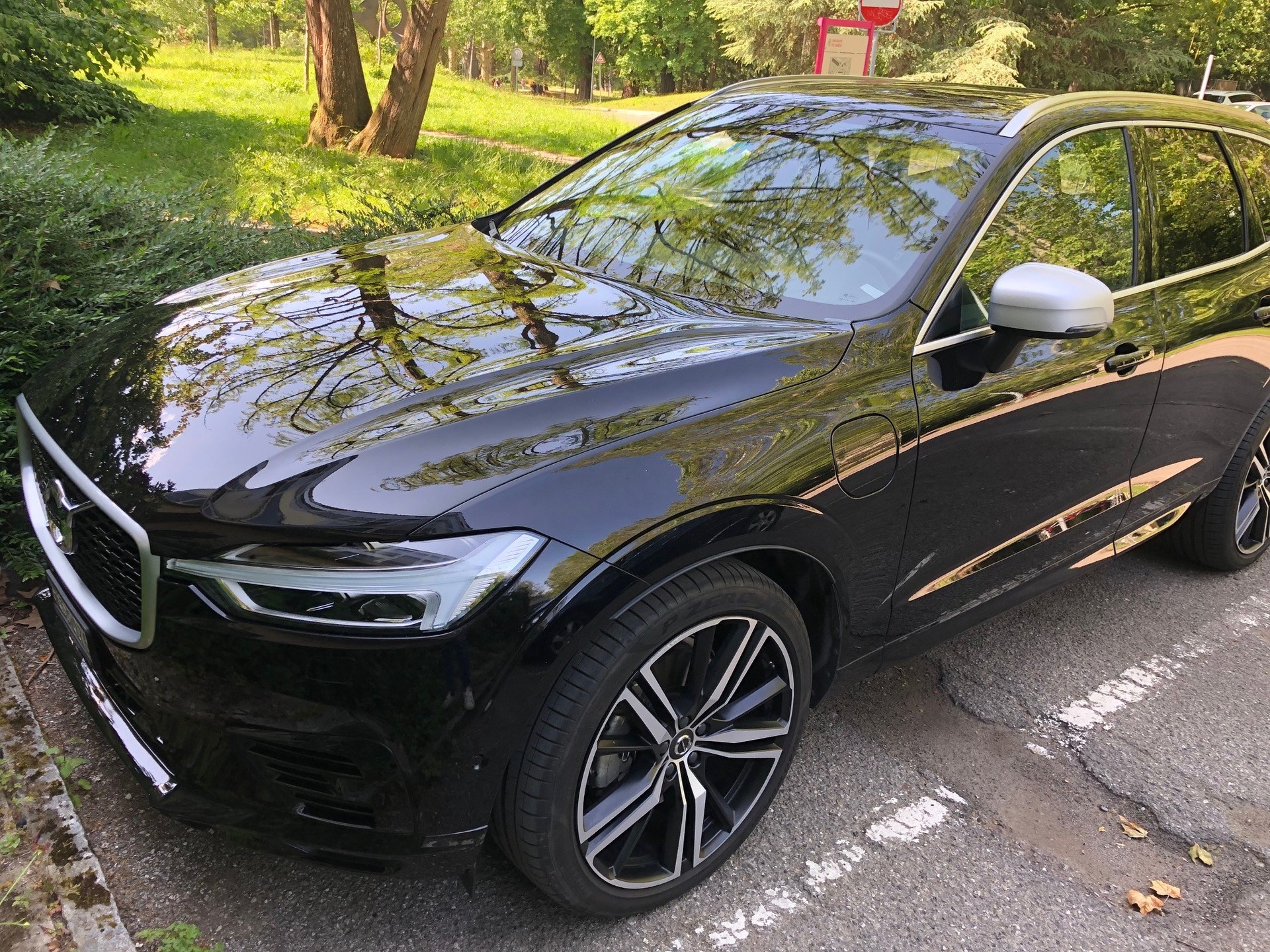 VOLVO XC60 T8 AWD R-Design Geartronic-image-4