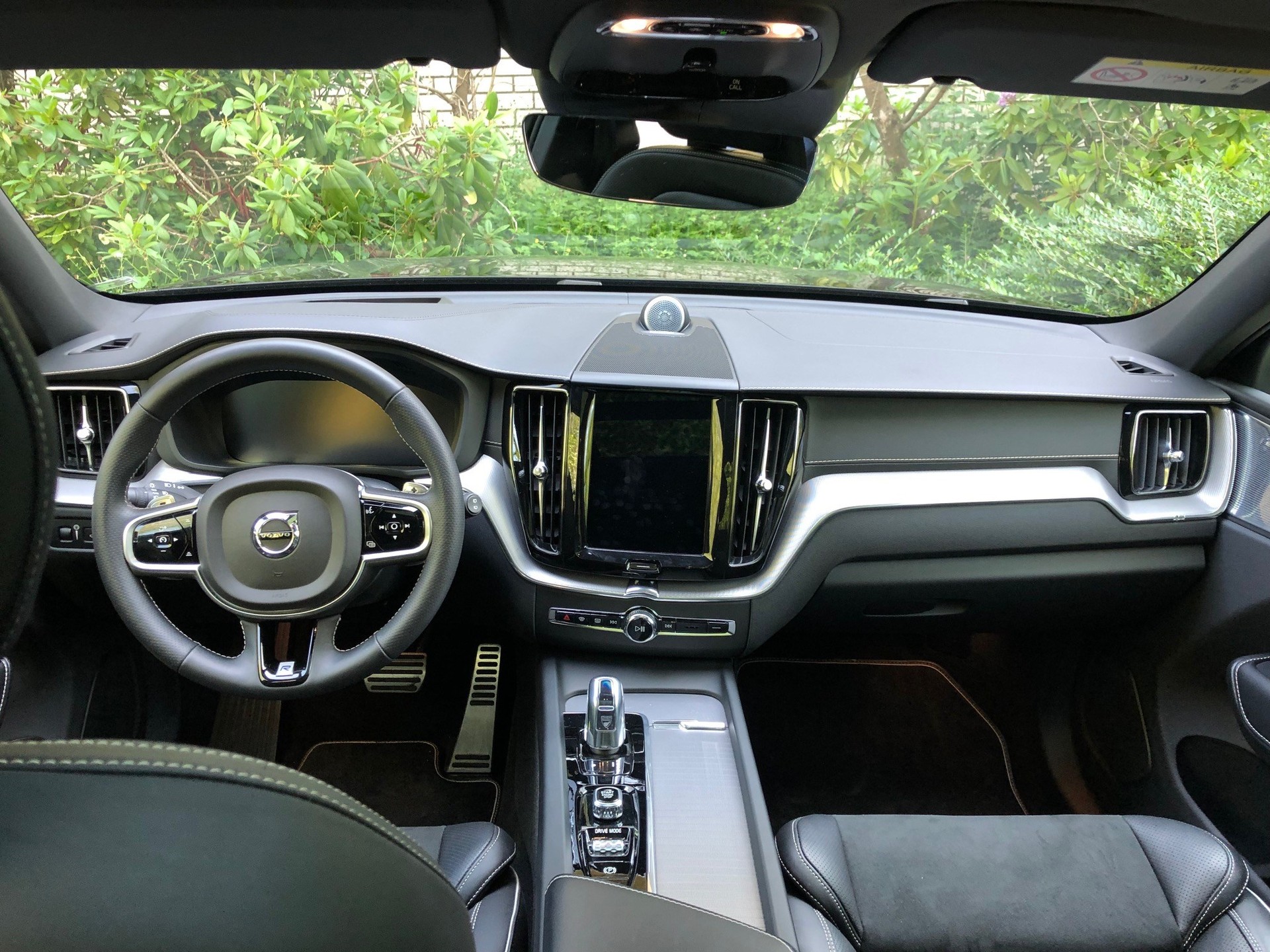 VOLVO XC60 T8 AWD R-Design Geartronic-image-5