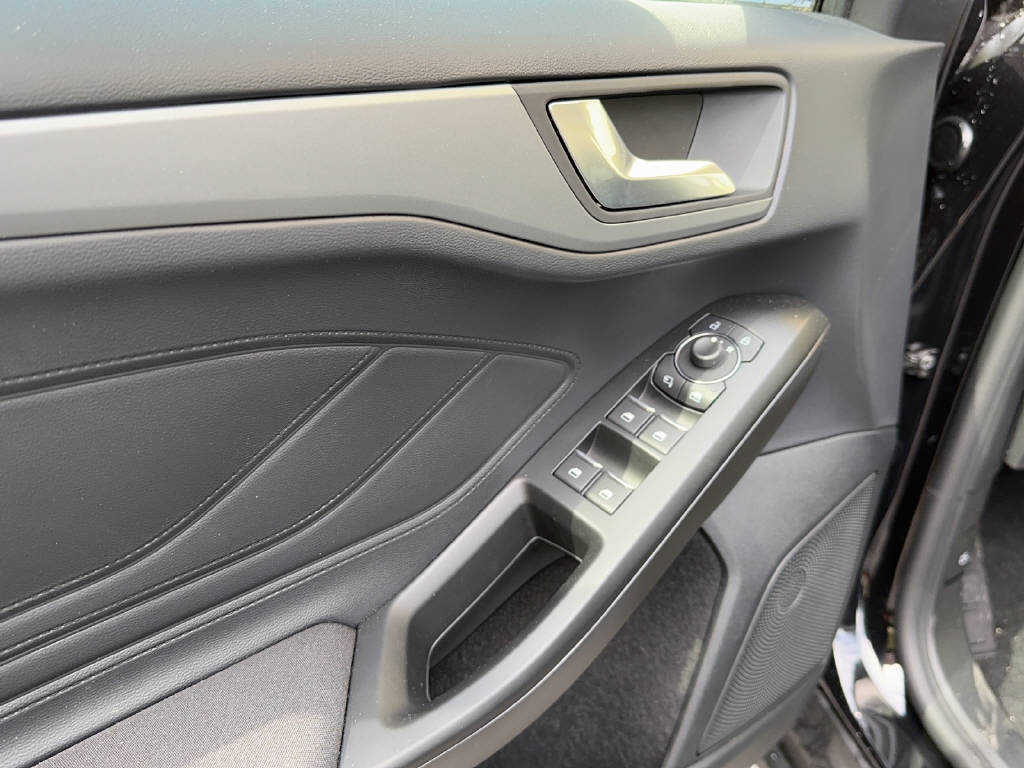 FORD Focus Station Wagon 1.0i EcoB Hybrid 155 Active Style-image-8