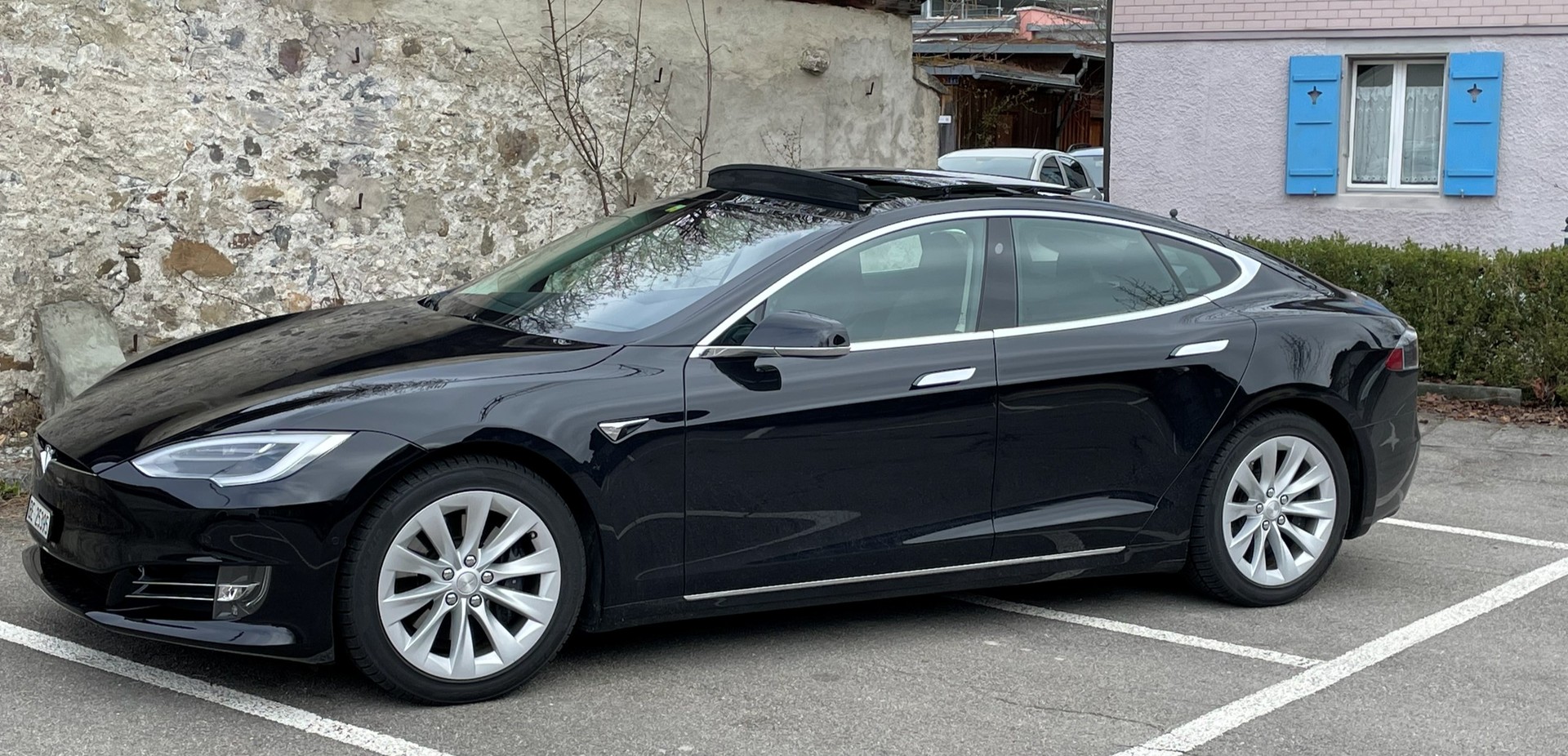 TESLA Model S 90 D-image-2