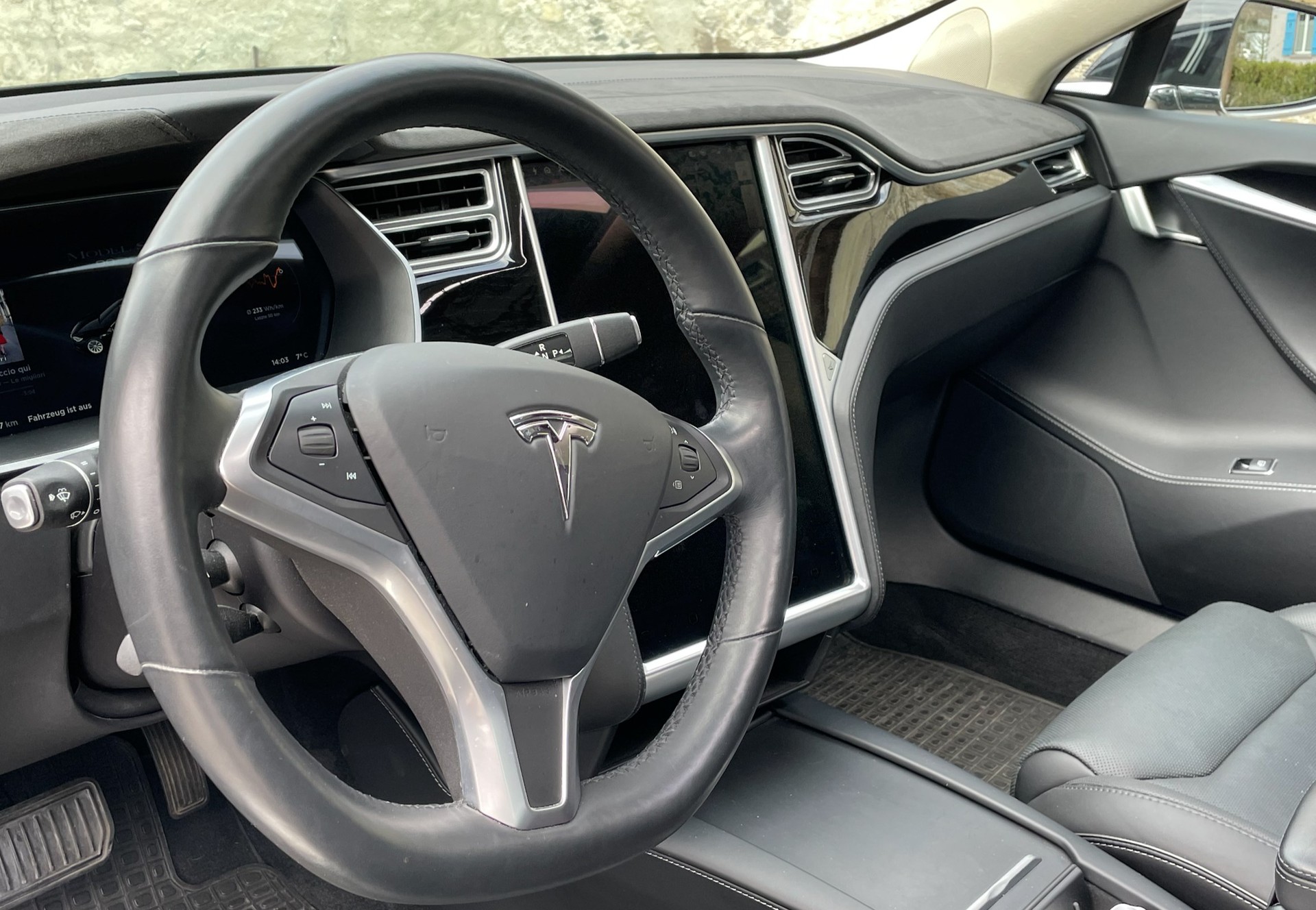 TESLA Model S 90 D-image-6